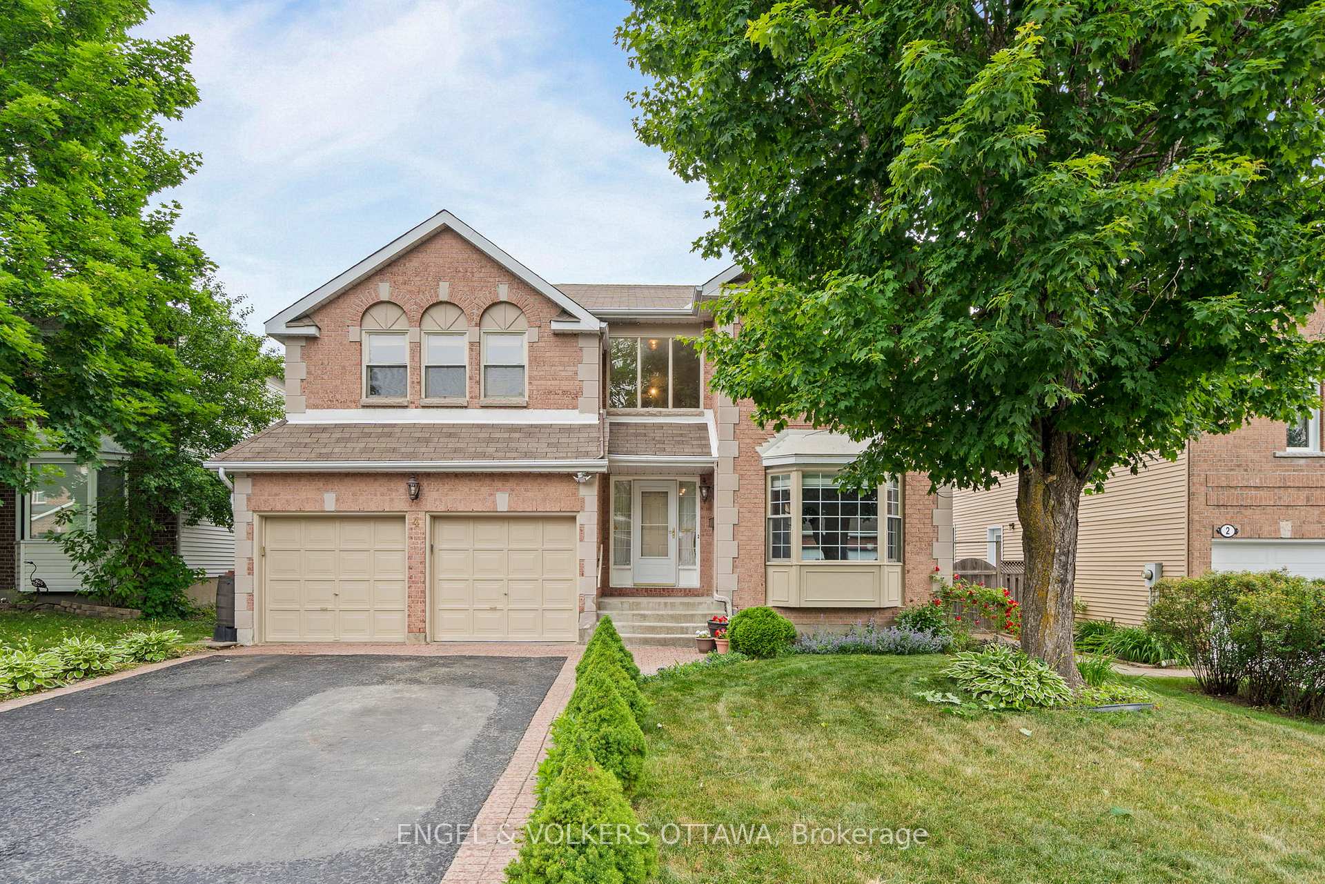 Photo 1 of 4 Collingwood Crescent, Ottawa, Kanata - Morgan's Grant/South March — HOMEH