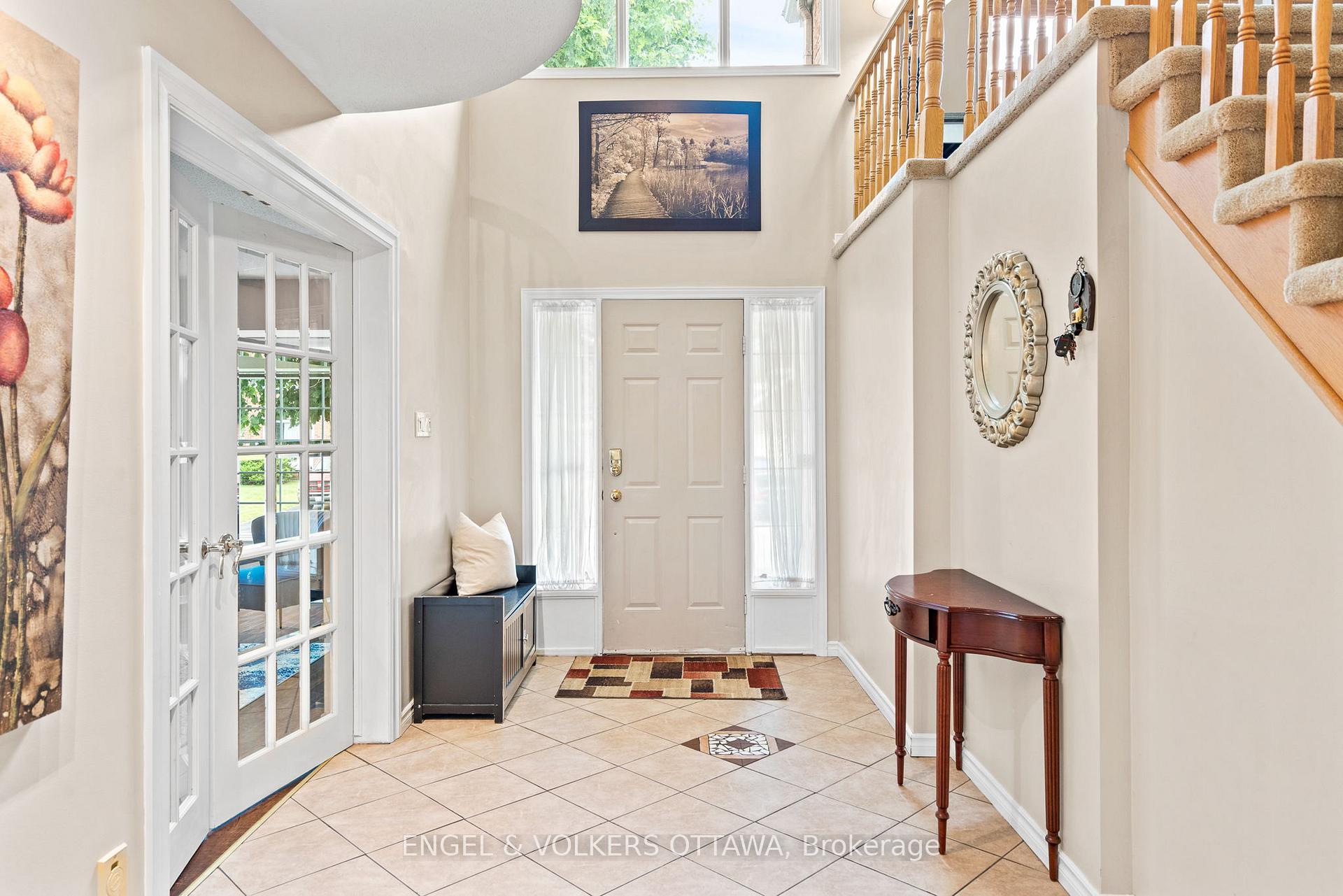 Photo 2 of 4 Collingwood Crescent, Ottawa, Kanata - Morgan's Grant/South March — HOMEH