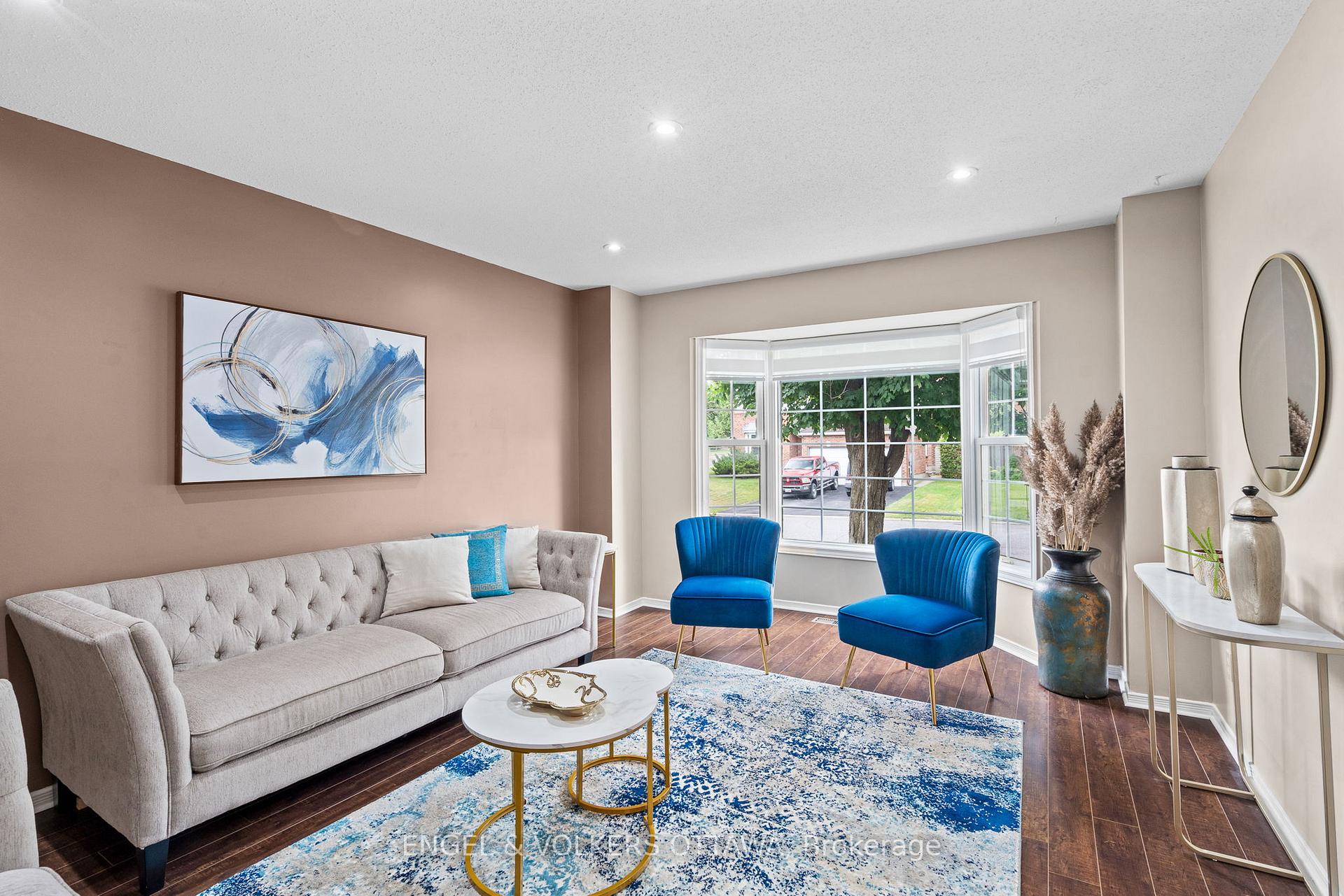 Photo 4 of 4 Collingwood Crescent, Ottawa, Kanata - Morgan's Grant/South March — HOMEH