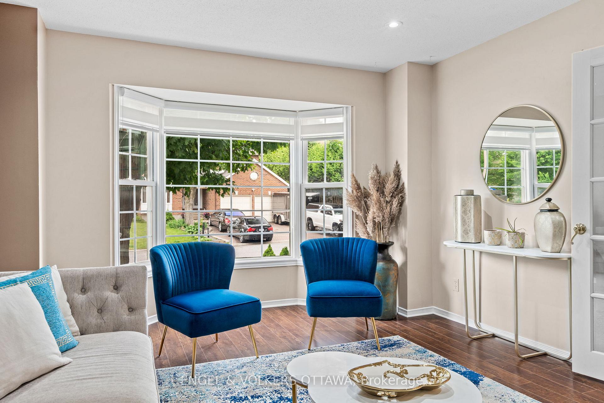 Photo 6 of 4 Collingwood Crescent, Ottawa, Kanata - Morgan's Grant/South March — HOMEH