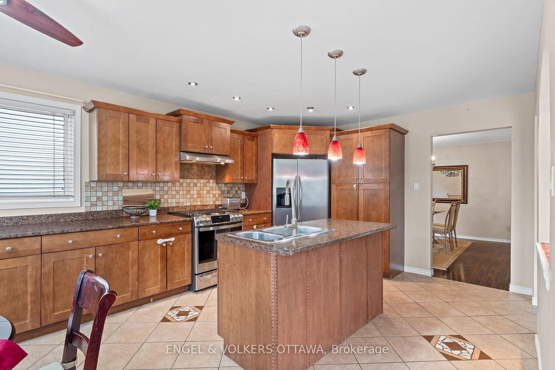 Photo 10 of 4 Collingwood Crescent, Ottawa, Kanata - Morgan's Grant/South March — HOMEH
