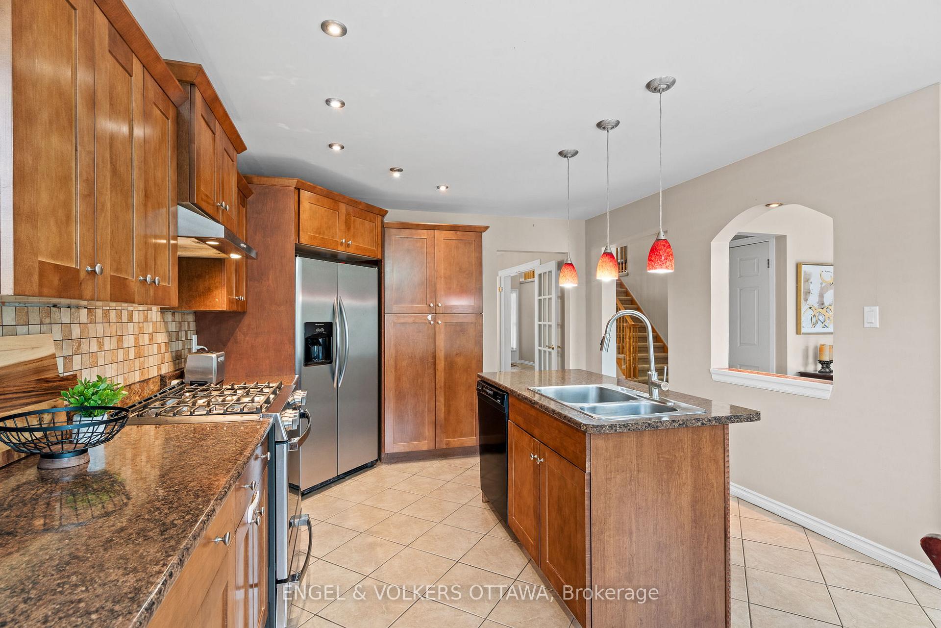 Photo 11 of 4 Collingwood Crescent, Ottawa, Kanata - Morgan's Grant/South March — HOMEH