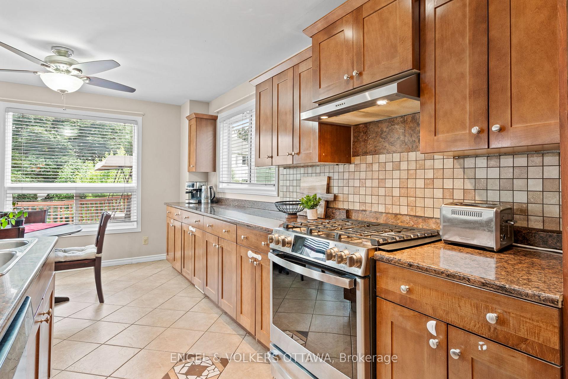 Photo 12 of 4 Collingwood Crescent, Ottawa, Kanata - Morgan's Grant/South March — HOMEH