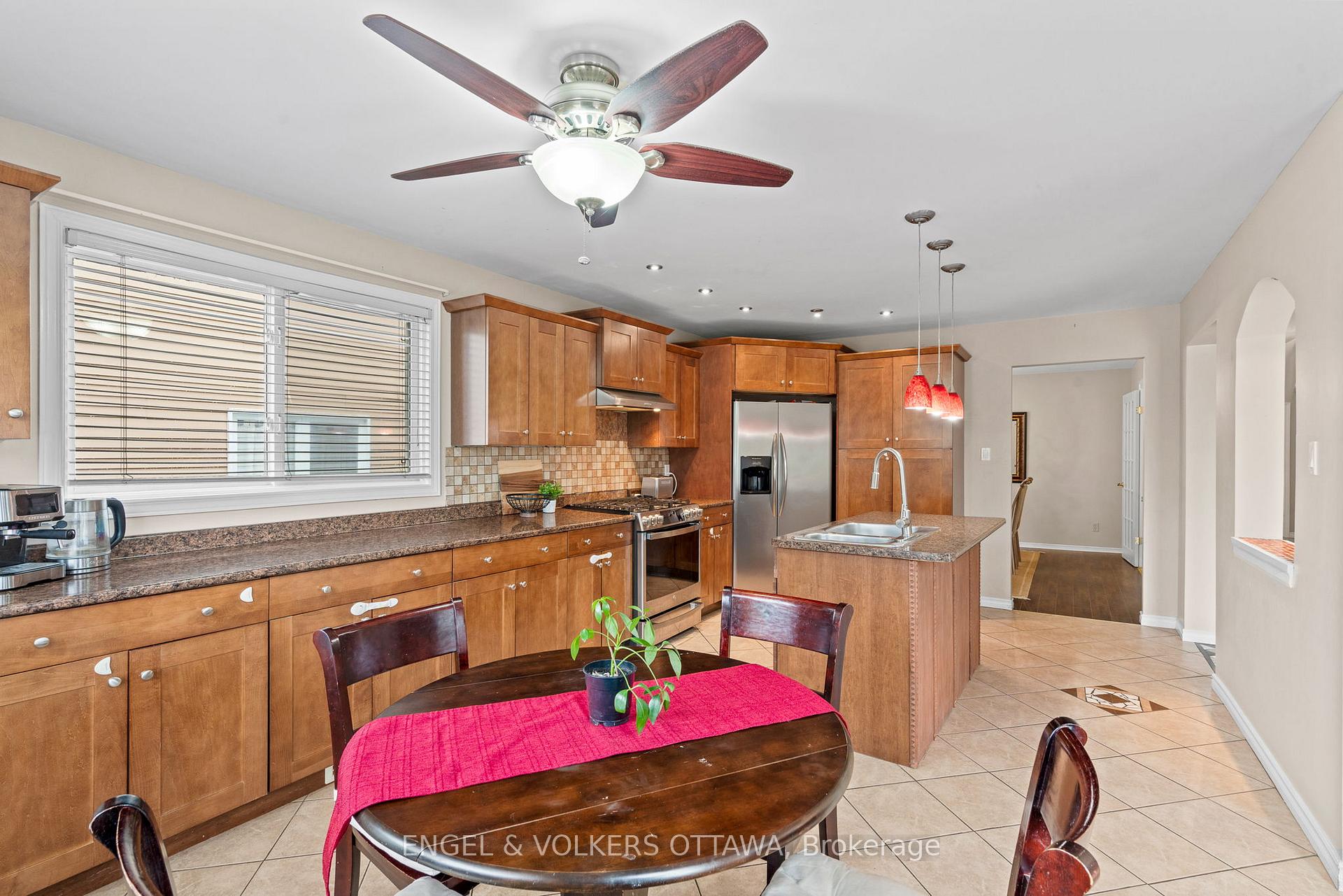 Photo 14 of 4 Collingwood Crescent, Ottawa, Kanata - Morgan's Grant/South March — HOMEH