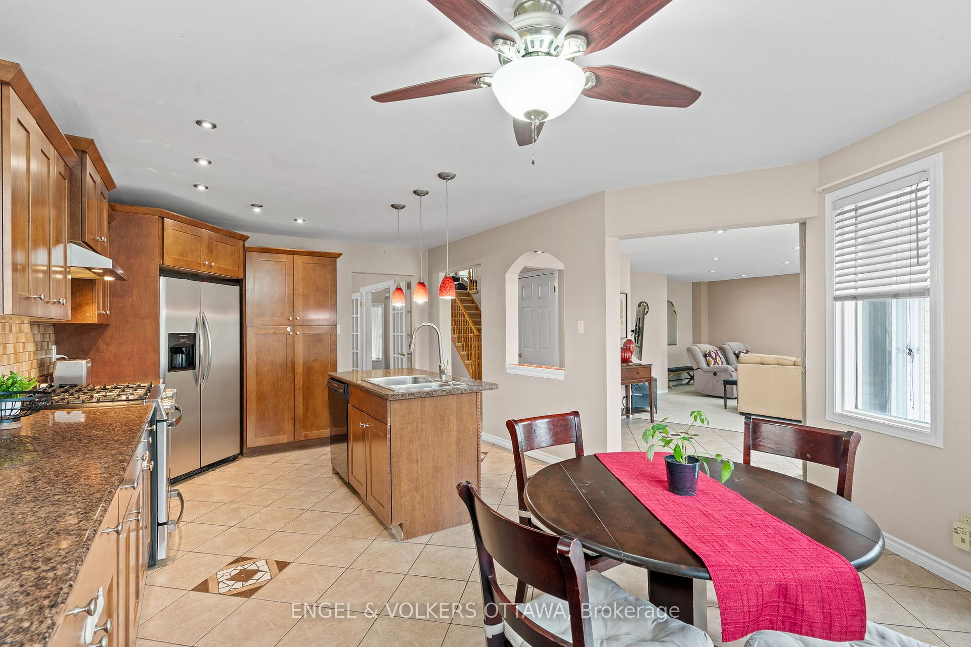 Photo 15 of 4 Collingwood Crescent, Ottawa, Kanata - Morgan's Grant/South March — HOMEH