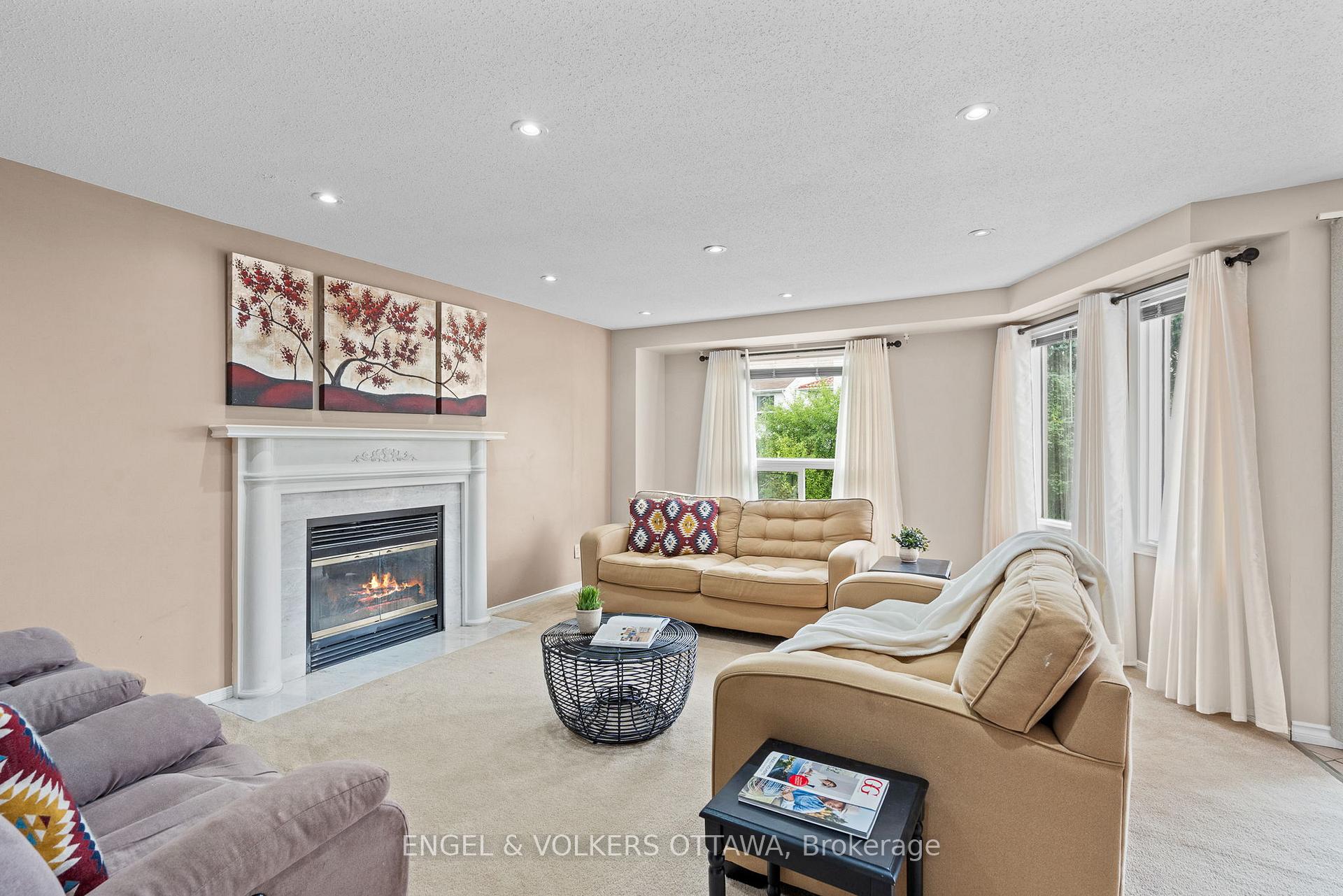 Photo 16 of 4 Collingwood Crescent, Ottawa, Kanata - Morgan's Grant/South March — HOMEH
