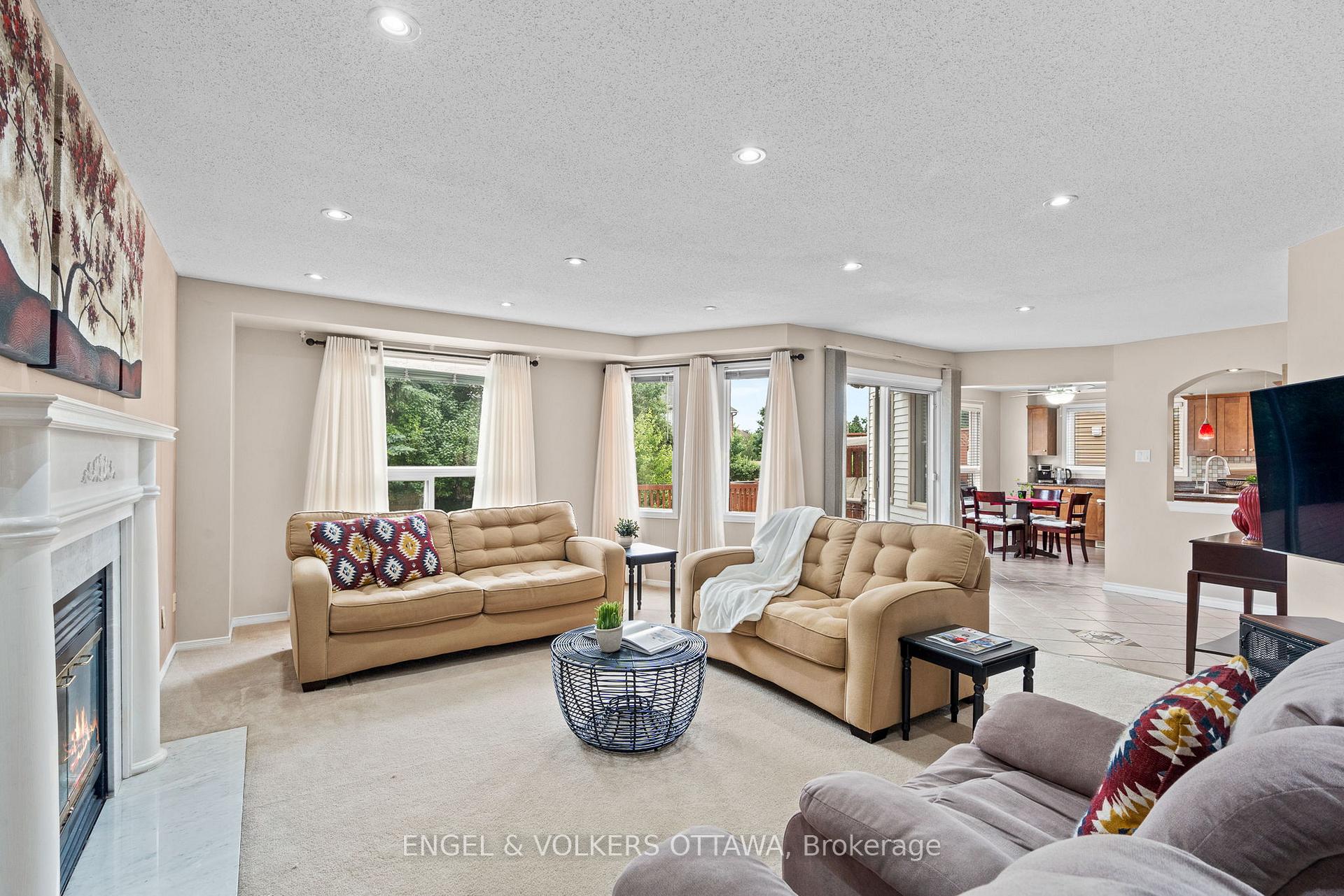 Photo 17 of 4 Collingwood Crescent, Ottawa, Kanata - Morgan's Grant/South March — HOMEH