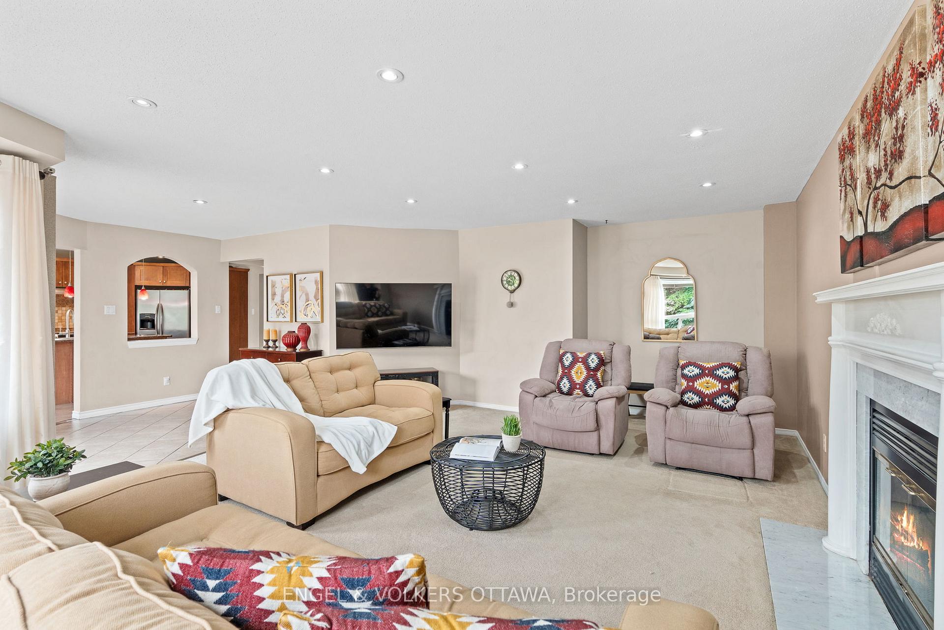 Photo 18 of 4 Collingwood Crescent, Ottawa, Kanata - Morgan's Grant/South March — HOMEH