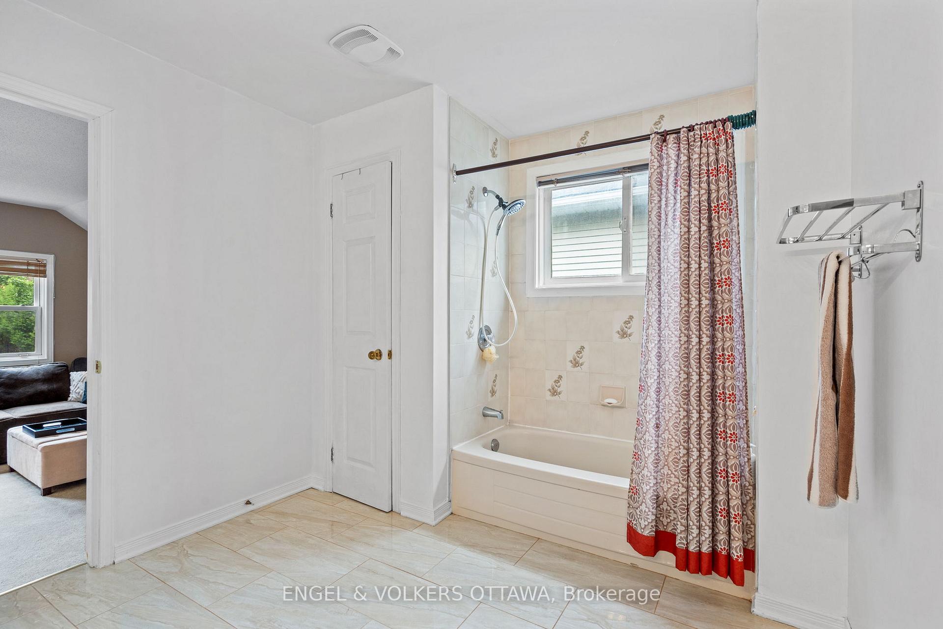 Photo 31 of 4 Collingwood Crescent, Ottawa, Kanata - Morgan's Grant/South March — HOMEH