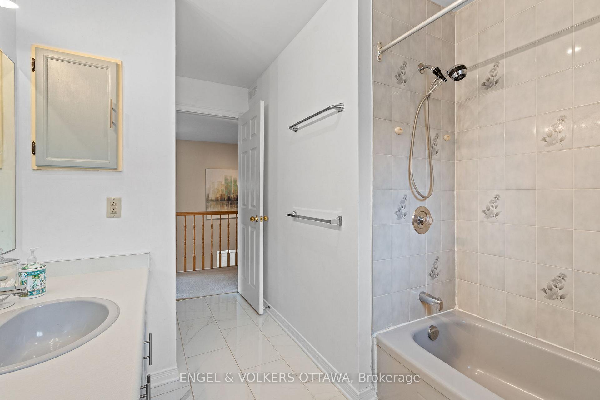 Photo 38 of 4 Collingwood Crescent, Ottawa, Kanata - Morgan's Grant/South March — HOMEH