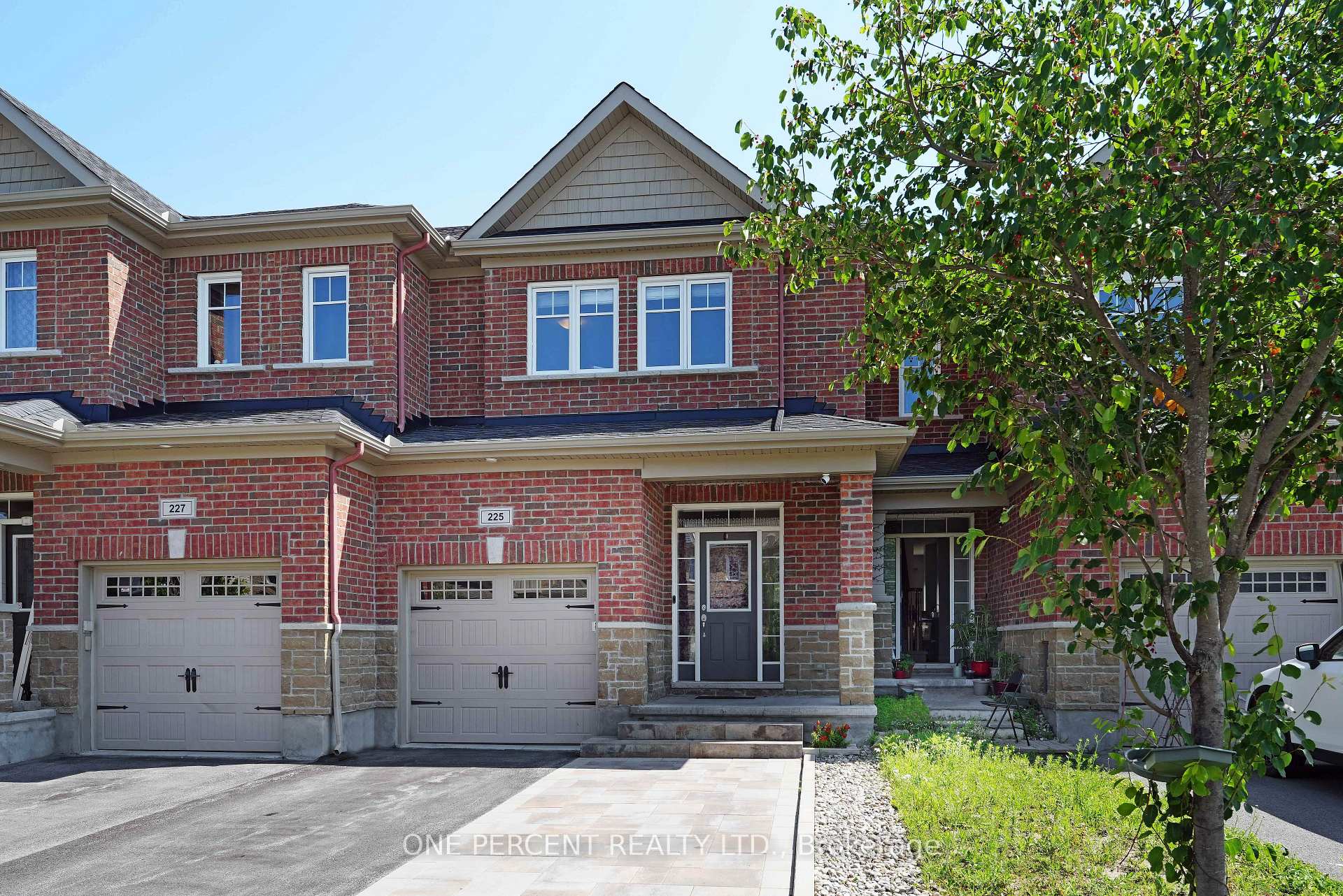 Photo 2 of 225 Losino Crescent, Ottawa, Kanata - Emerald Meadows/Trailwest — HOMEH