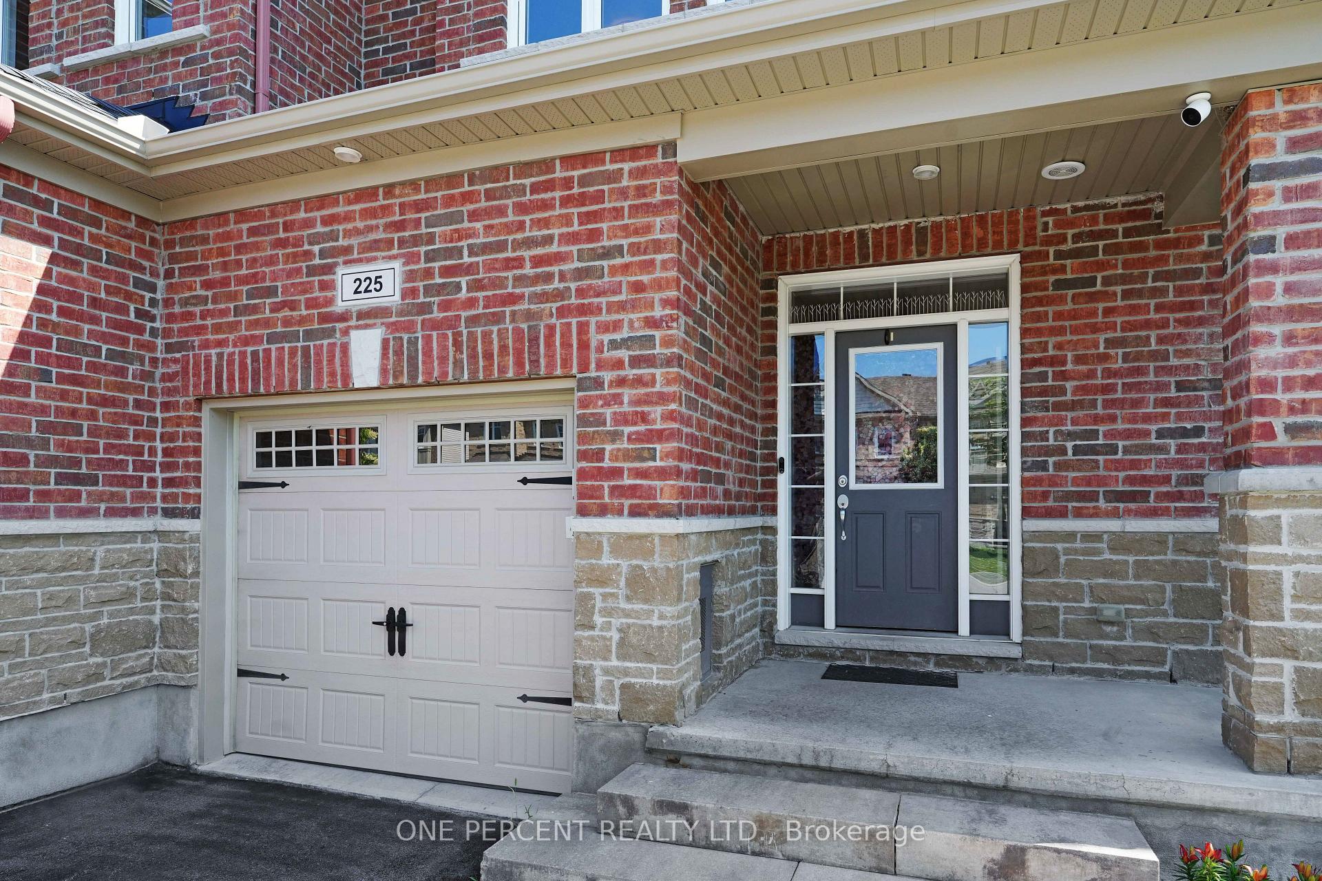 Photo 3 of 225 Losino Crescent, Ottawa, Kanata - Emerald Meadows/Trailwest — HOMEH