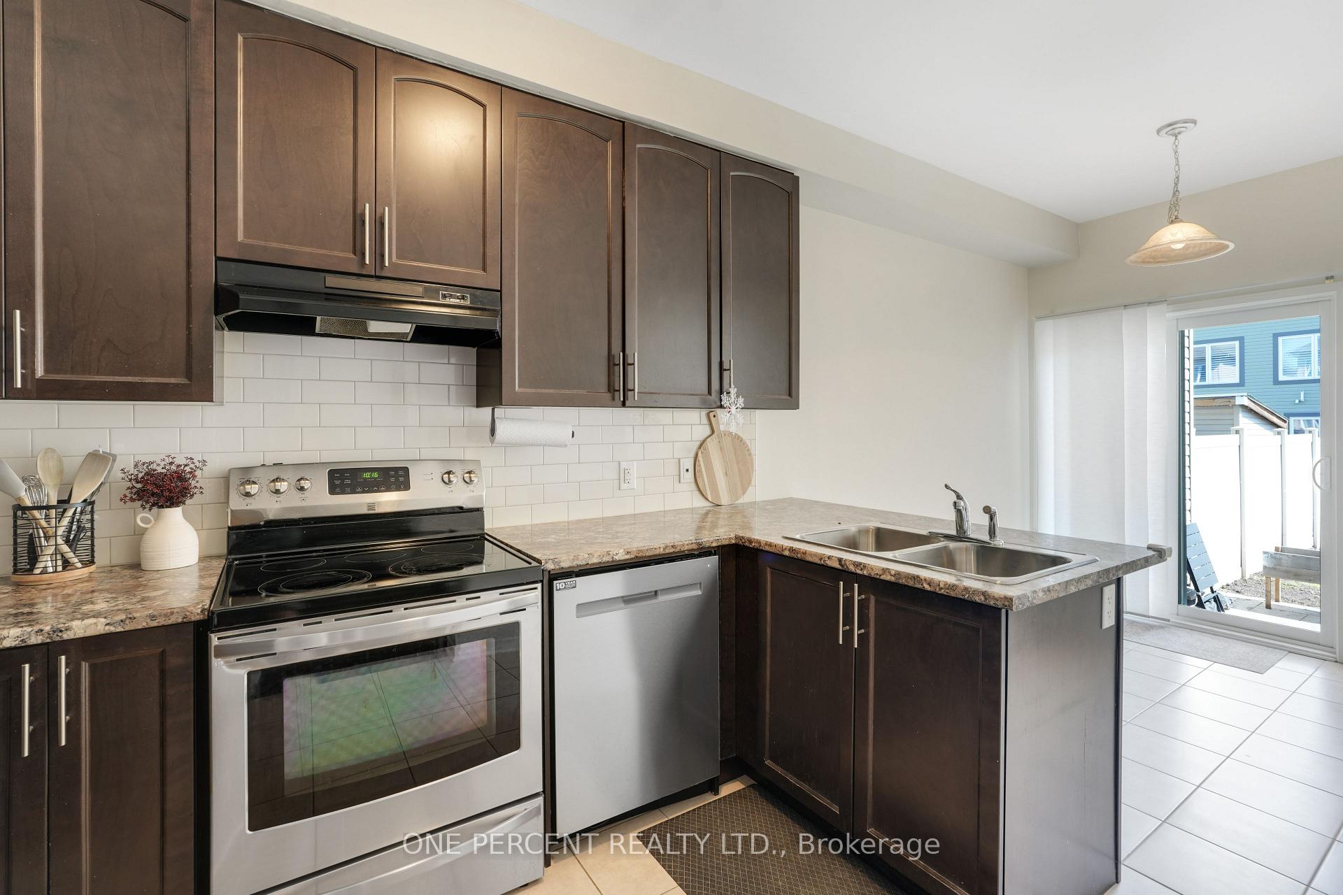 Photo 15 of 225 Losino Crescent, Ottawa, Kanata - Emerald Meadows/Trailwest — HOMEH