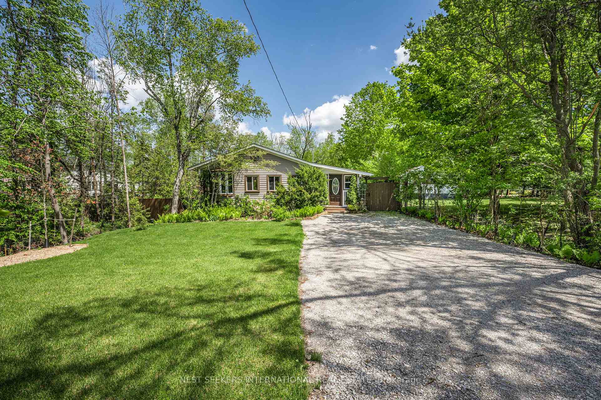 Photo 2 of 1783 Saint Johns Road, Innisfil, Alcona — HOMEH