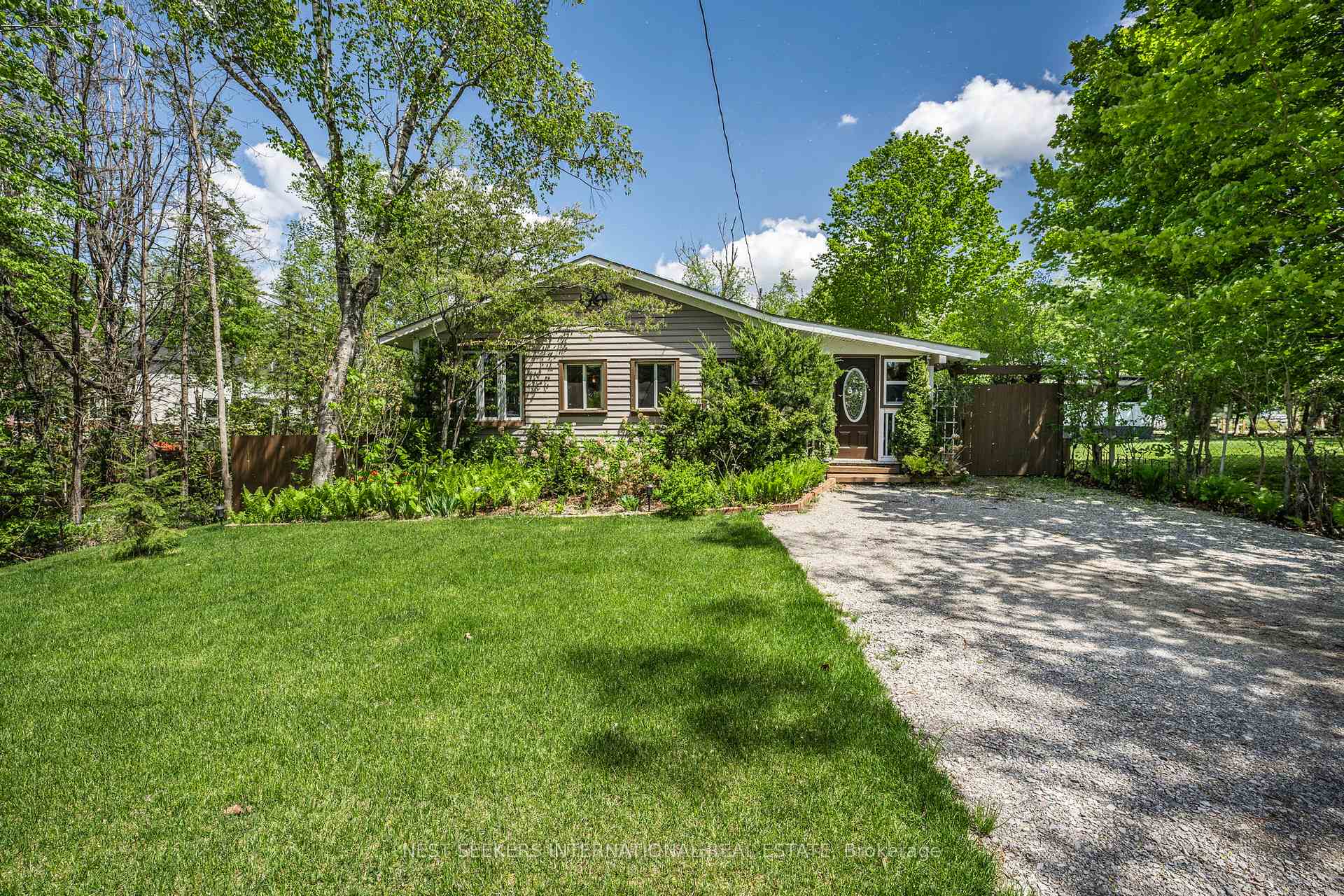 Photo 3 of 1783 Saint Johns Road, Innisfil, Alcona — HOMEH