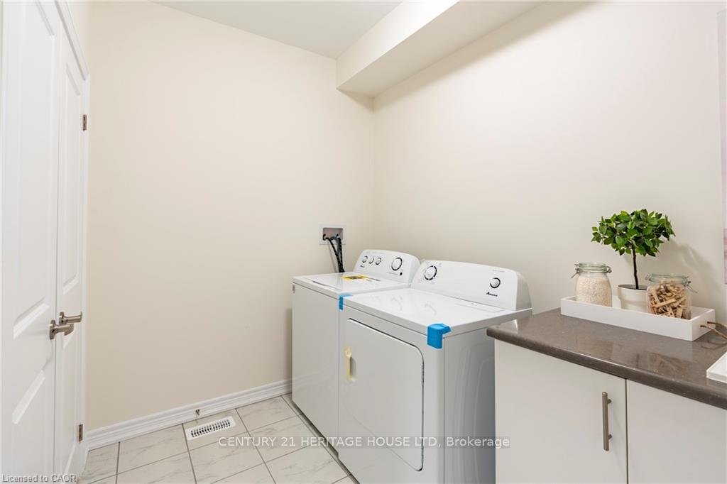 Photo 14 of 281 Broadacre Drive, Kitchener — HOMEH