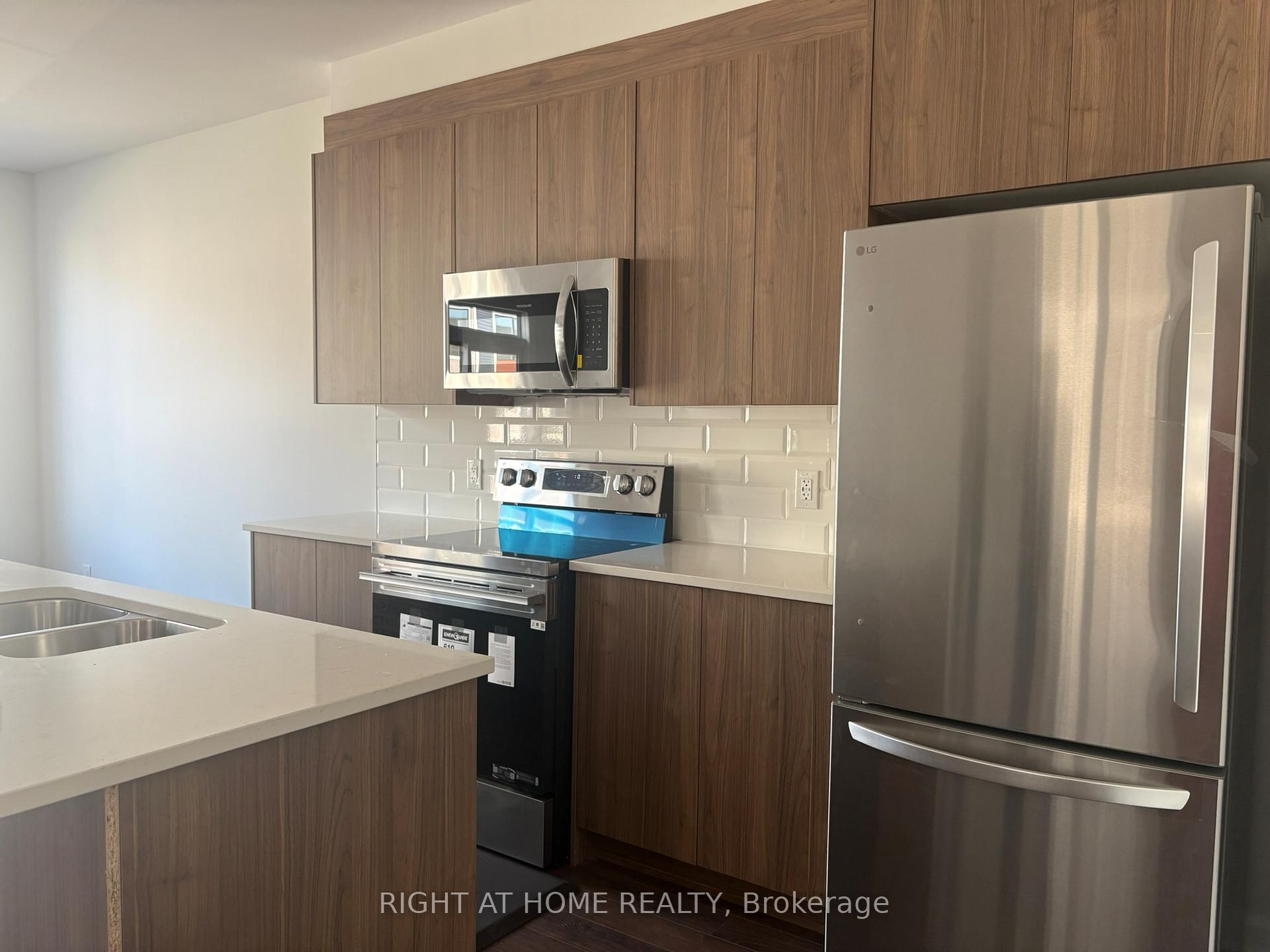 Photo 9 of 409 Silverberry Private, Ottawa, Kanata - Kanata Lakes/Heritage Hills — HOMEH
