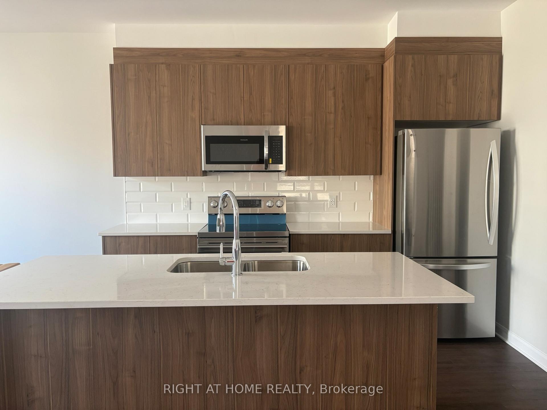 Photo 10 of 409 Silverberry Private, Ottawa, Kanata - Kanata Lakes/Heritage Hills — HOMEH