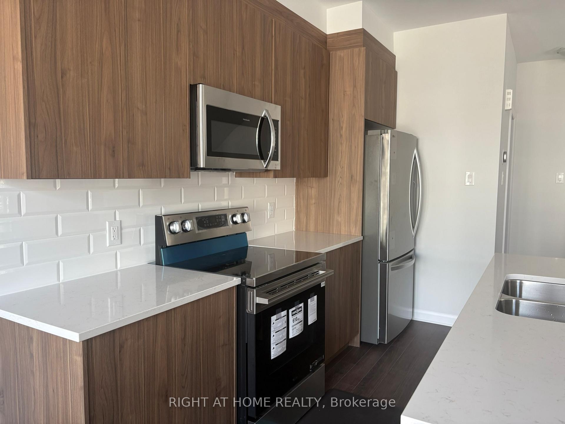 Photo 11 of 409 Silverberry Private, Ottawa, Kanata - Kanata Lakes/Heritage Hills — HOMEH