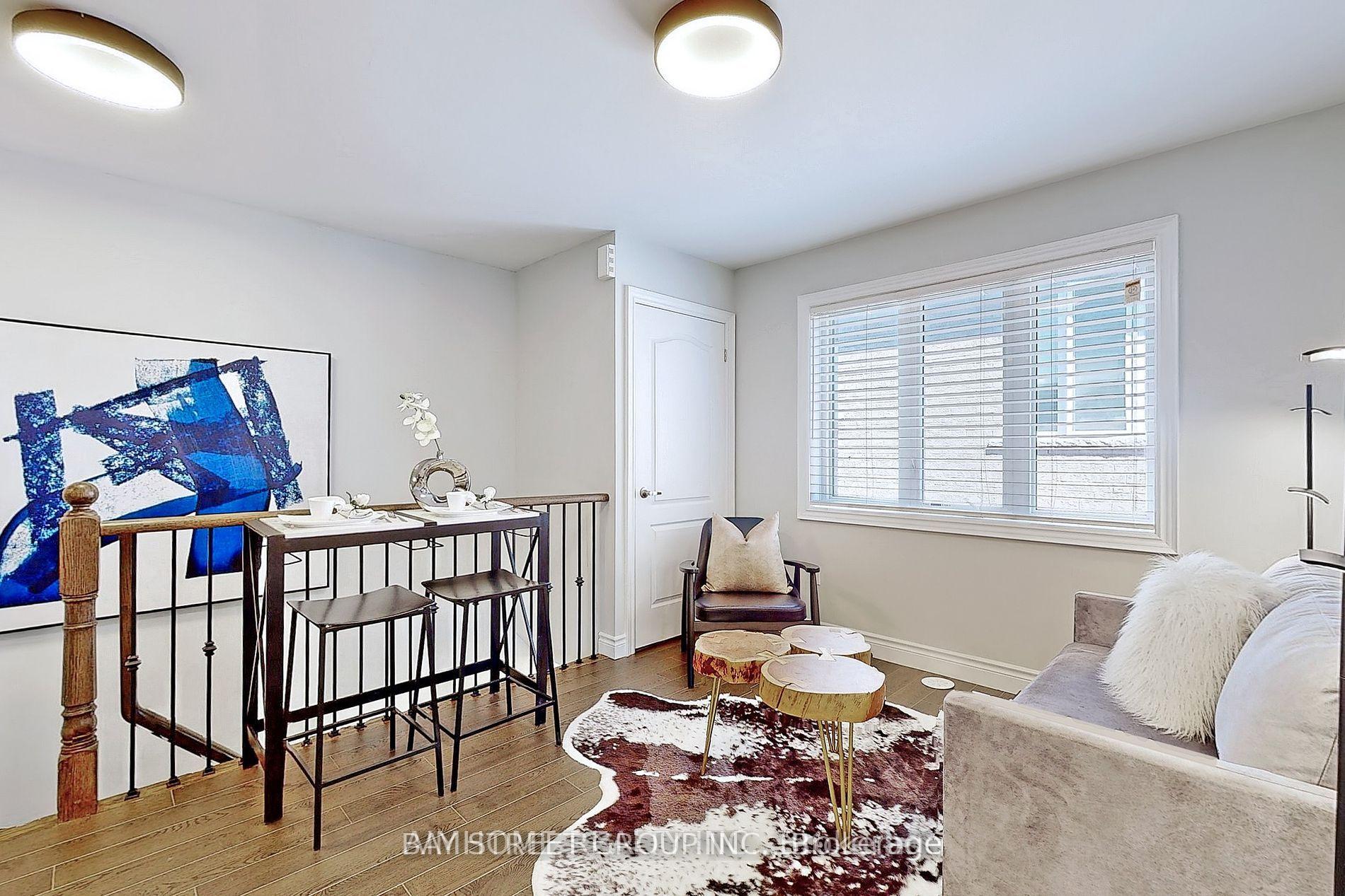 Photo 2 of Unit Coach House, 291 William Foster Road, Markham, Berczy — HOMEH