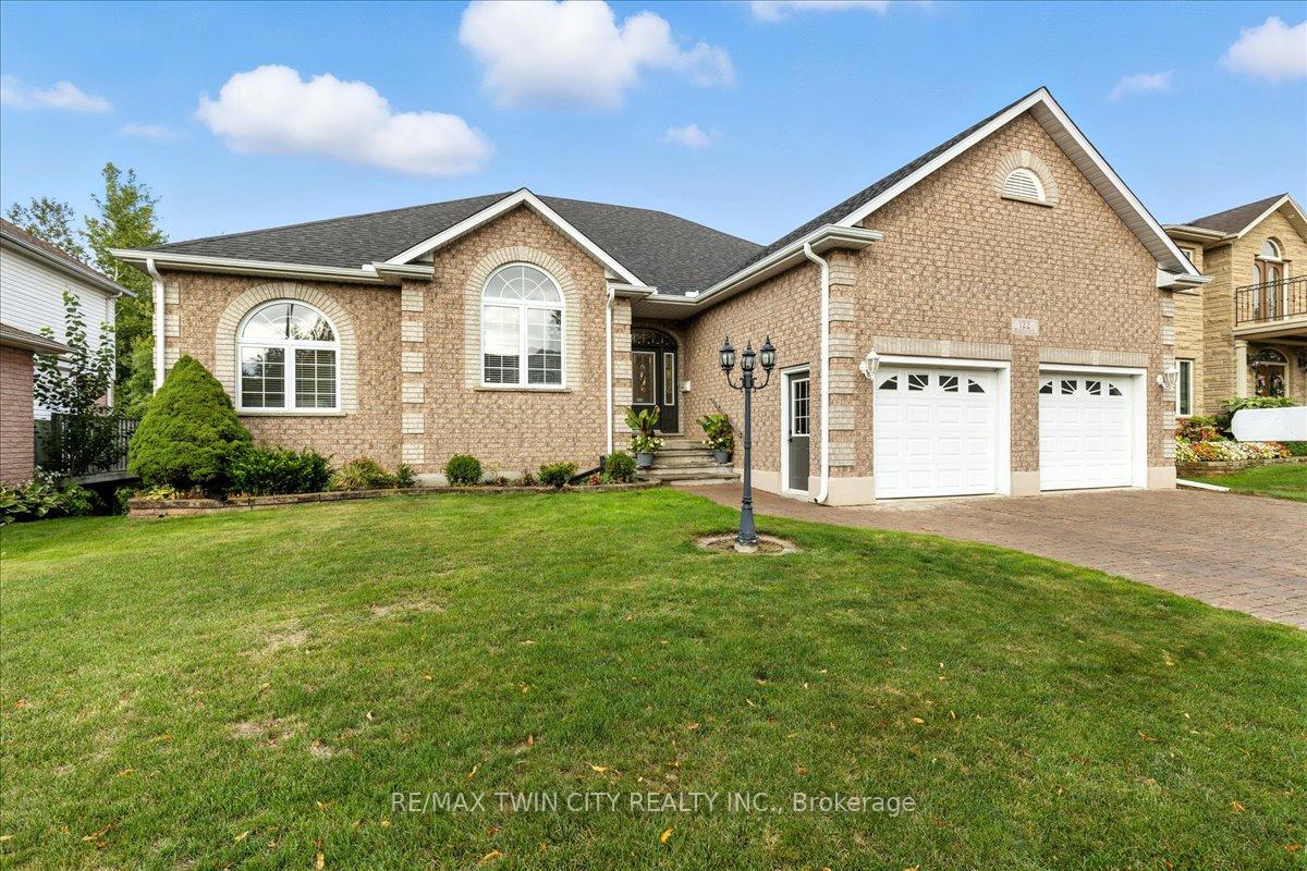 Photo 2 of 122 Briarmeadow Place, Kitchener — HOMEH