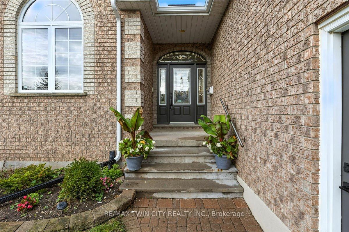 Photo 5 of 122 Briarmeadow Place, Kitchener — HOMEH