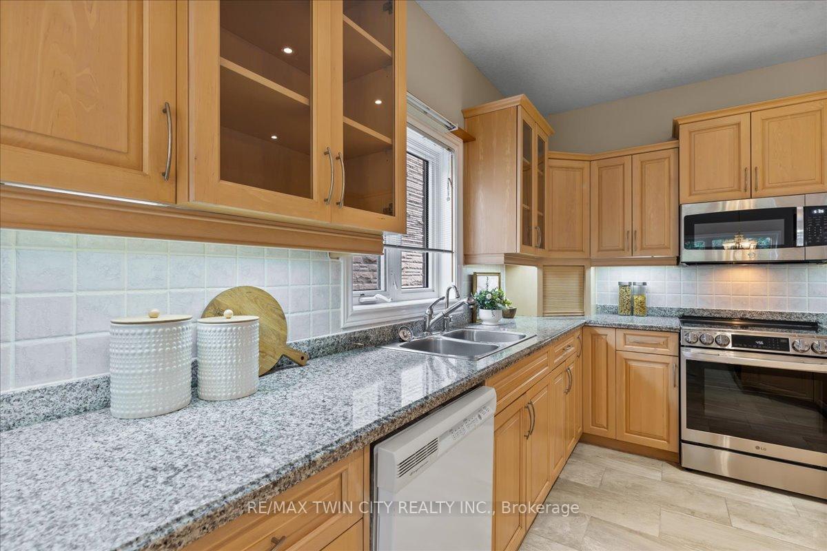Photo 11 of 122 Briarmeadow Place, Kitchener — HOMEH