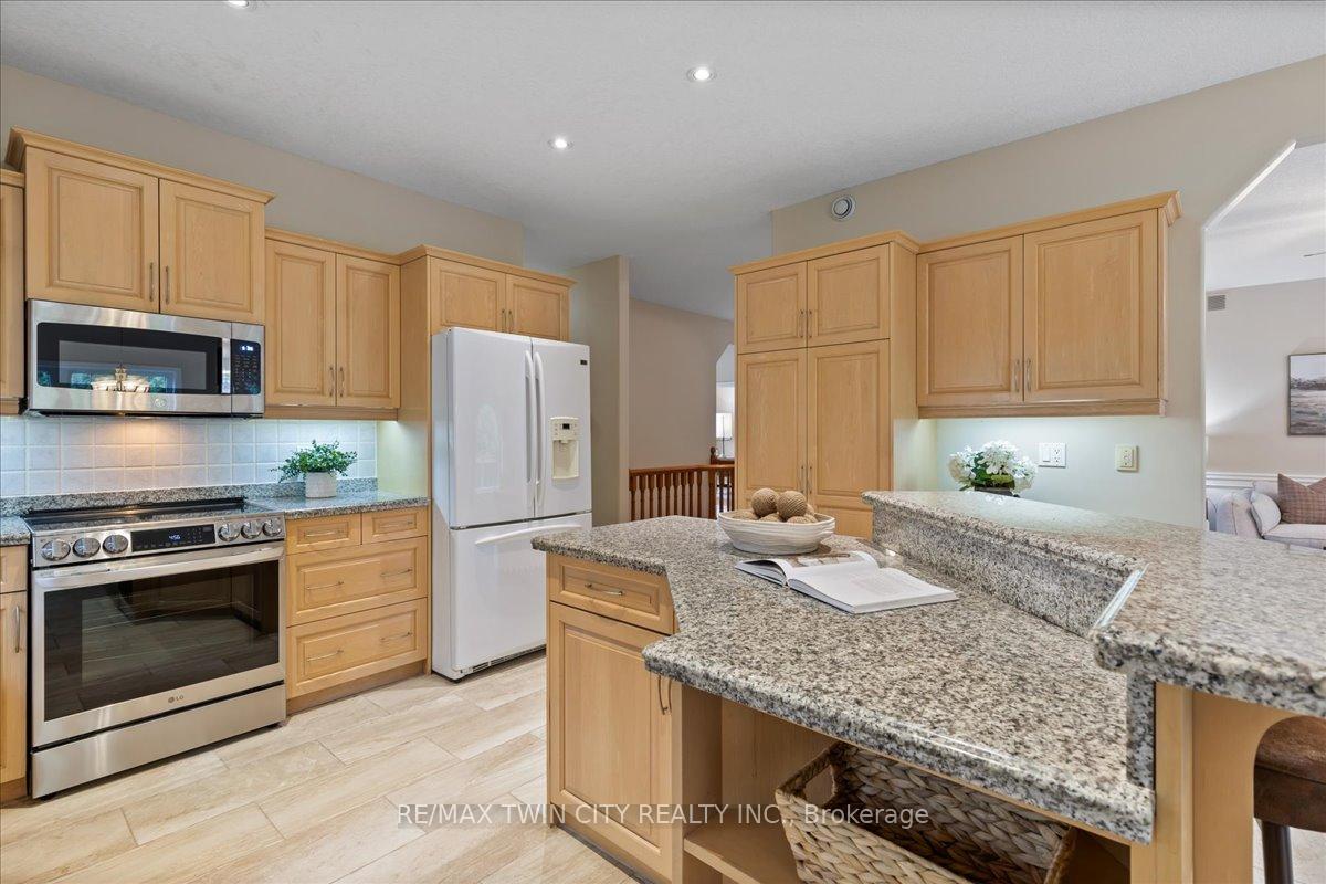 Photo 12 of 122 Briarmeadow Place, Kitchener — HOMEH