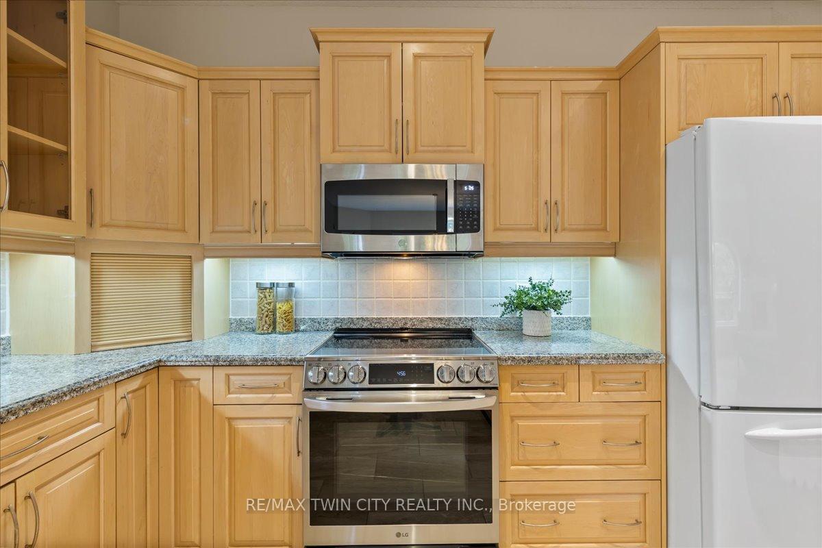 Photo 13 of 122 Briarmeadow Place, Kitchener — HOMEH