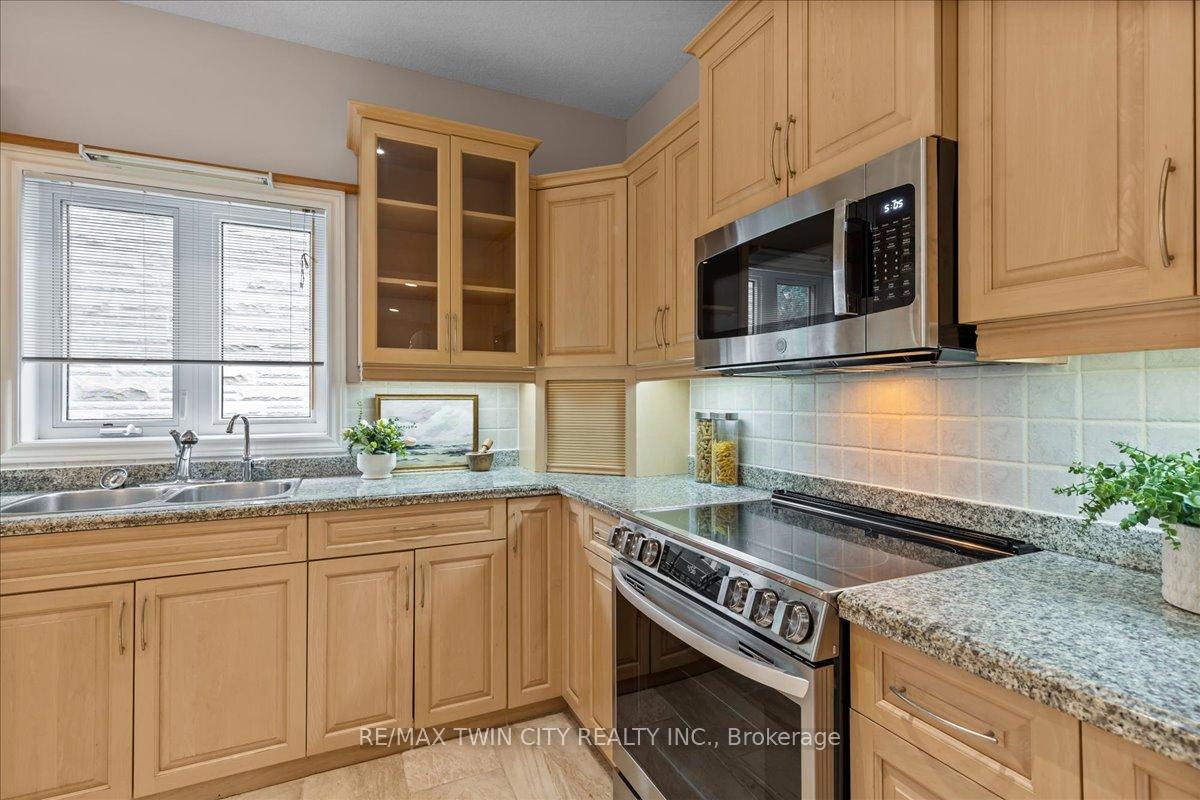 Photo 14 of 122 Briarmeadow Place, Kitchener — HOMEH