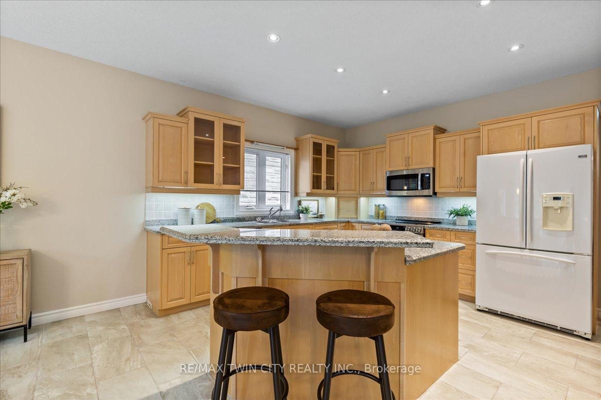 Photo 16 of 122 Briarmeadow Place, Kitchener — HOMEH