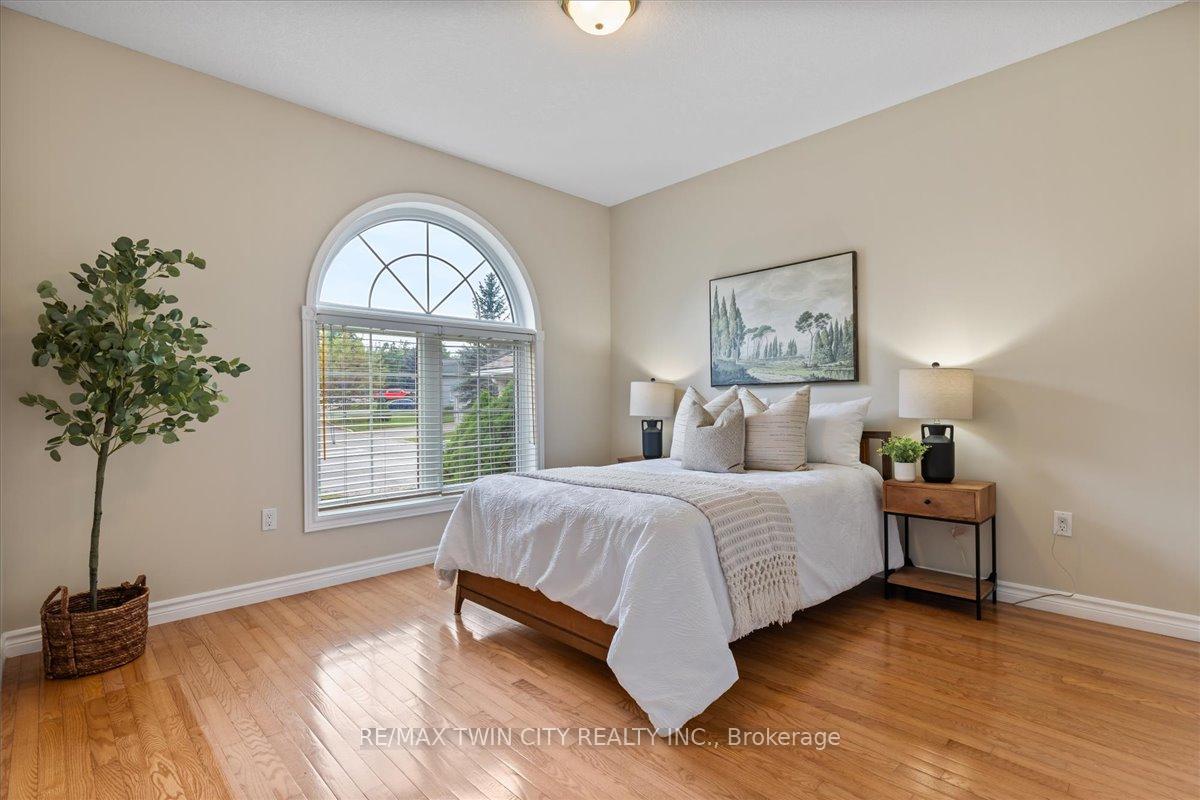 Photo 26 of 122 Briarmeadow Place, Kitchener — HOMEH