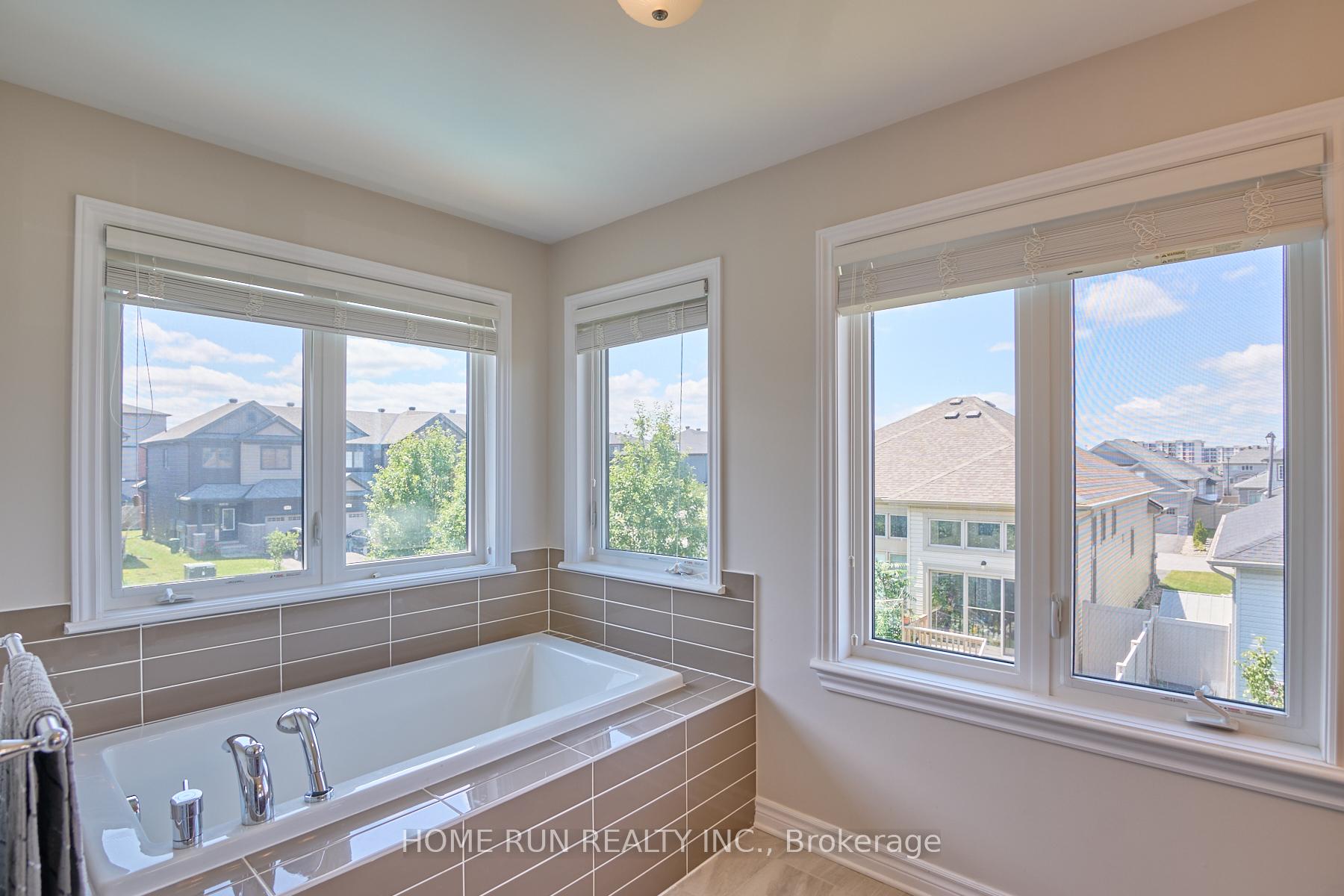 Photo 27 of 350 Haliburton Heights, Ottawa, Kanata - Emerald Meadows/Trailwest — HOMEH
