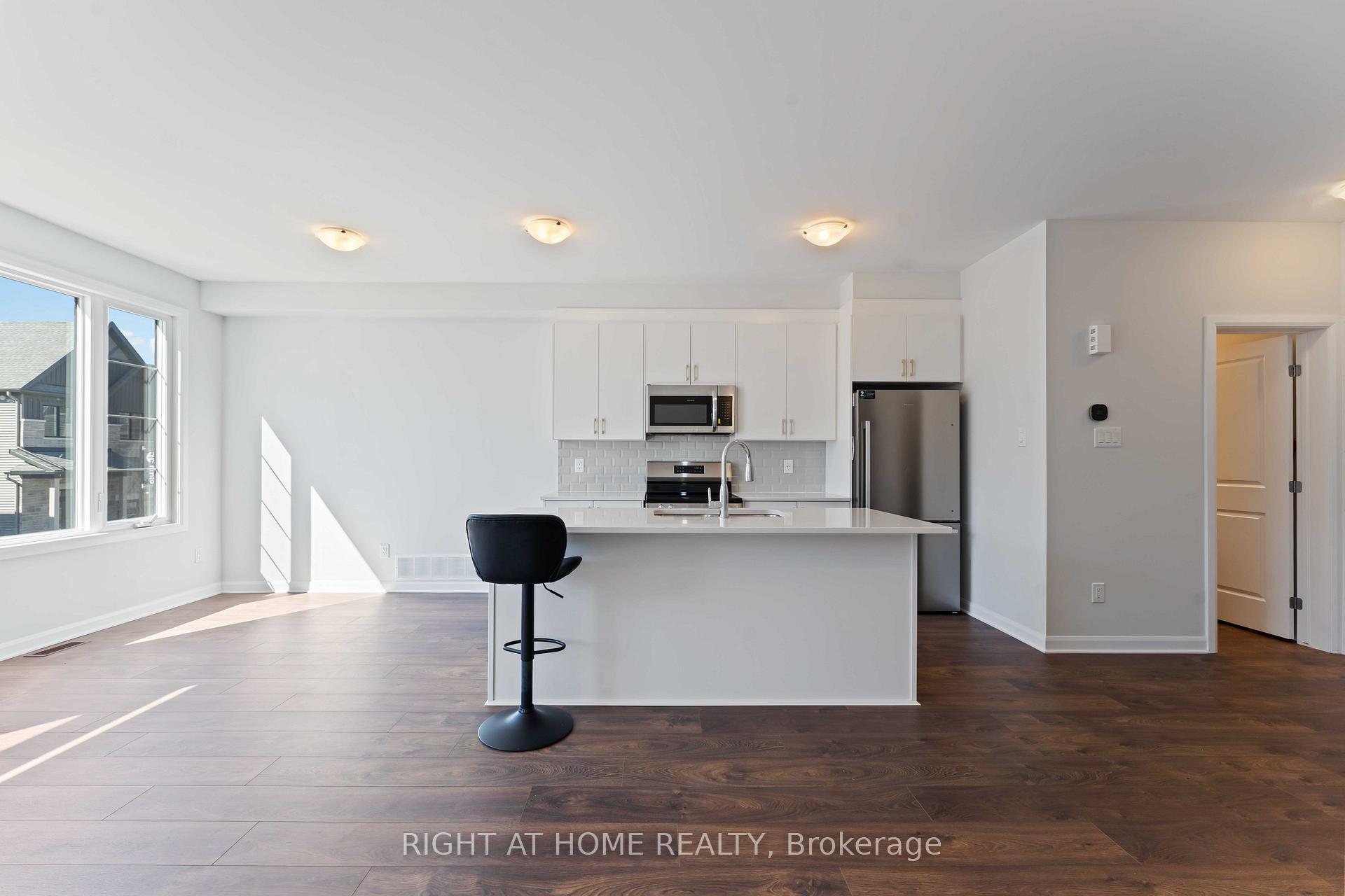 Photo 2 of 304 Clearpath Private, Ottawa, Kanata - Kanata Lakes/Heritage Hills — HOMEH