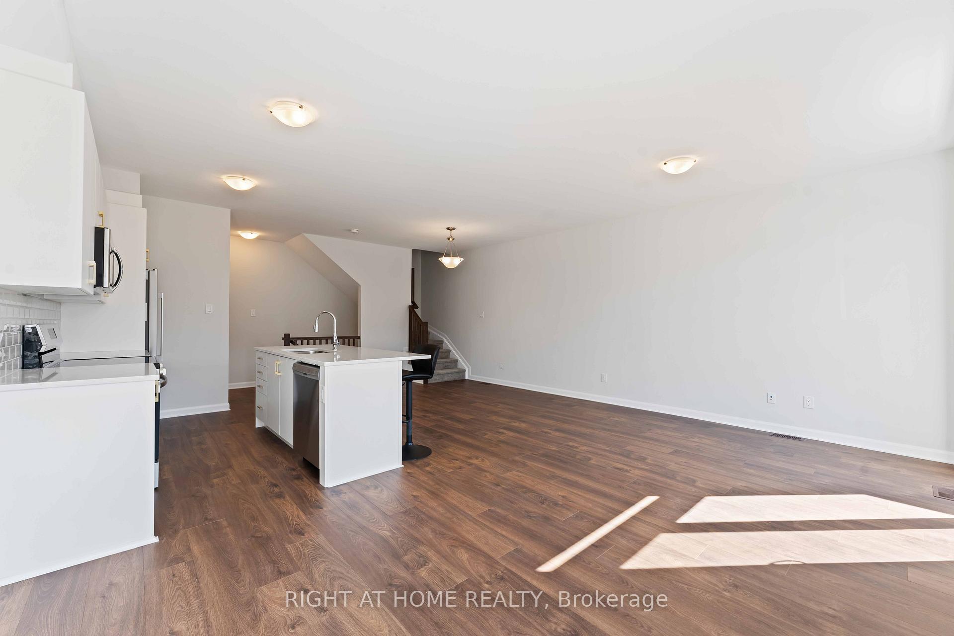 Photo 12 of 304 Clearpath Private, Ottawa, Kanata - Kanata Lakes/Heritage Hills — HOMEH