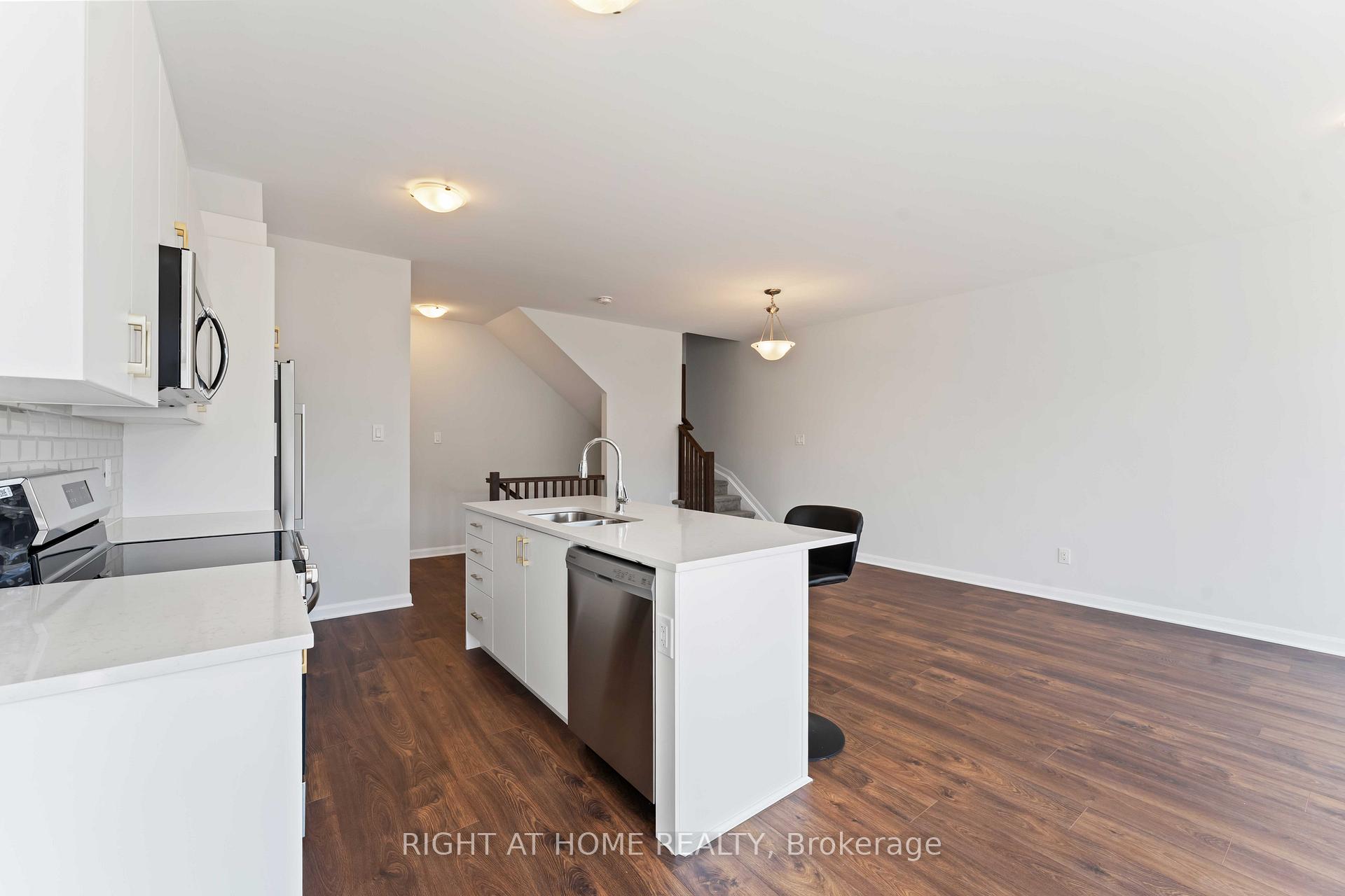 Photo 13 of 304 Clearpath Private, Ottawa, Kanata - Kanata Lakes/Heritage Hills — HOMEH