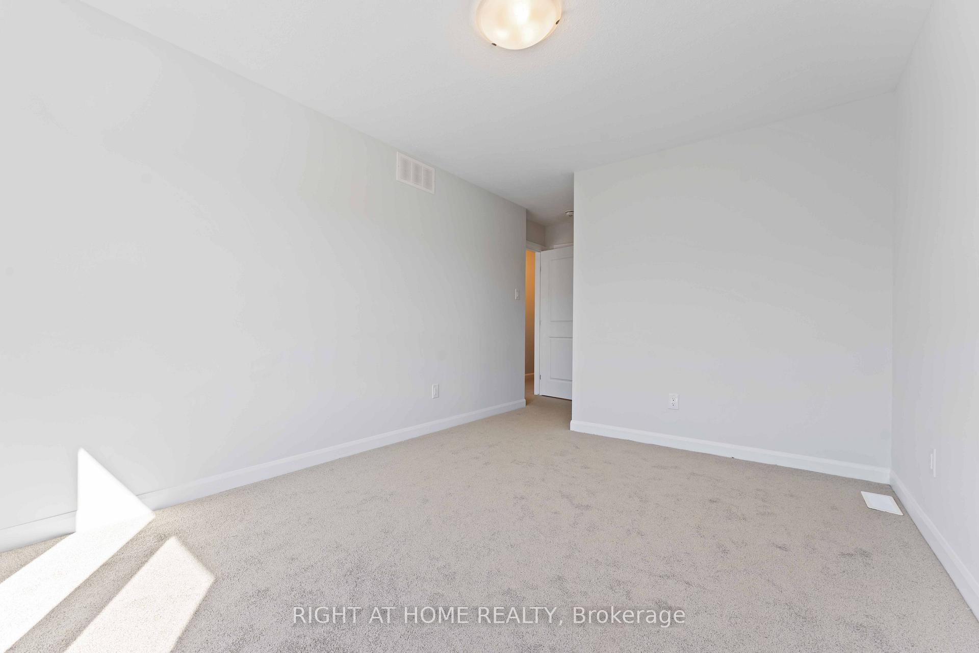 Photo 18 of 304 Clearpath Private, Ottawa, Kanata - Kanata Lakes/Heritage Hills — HOMEH