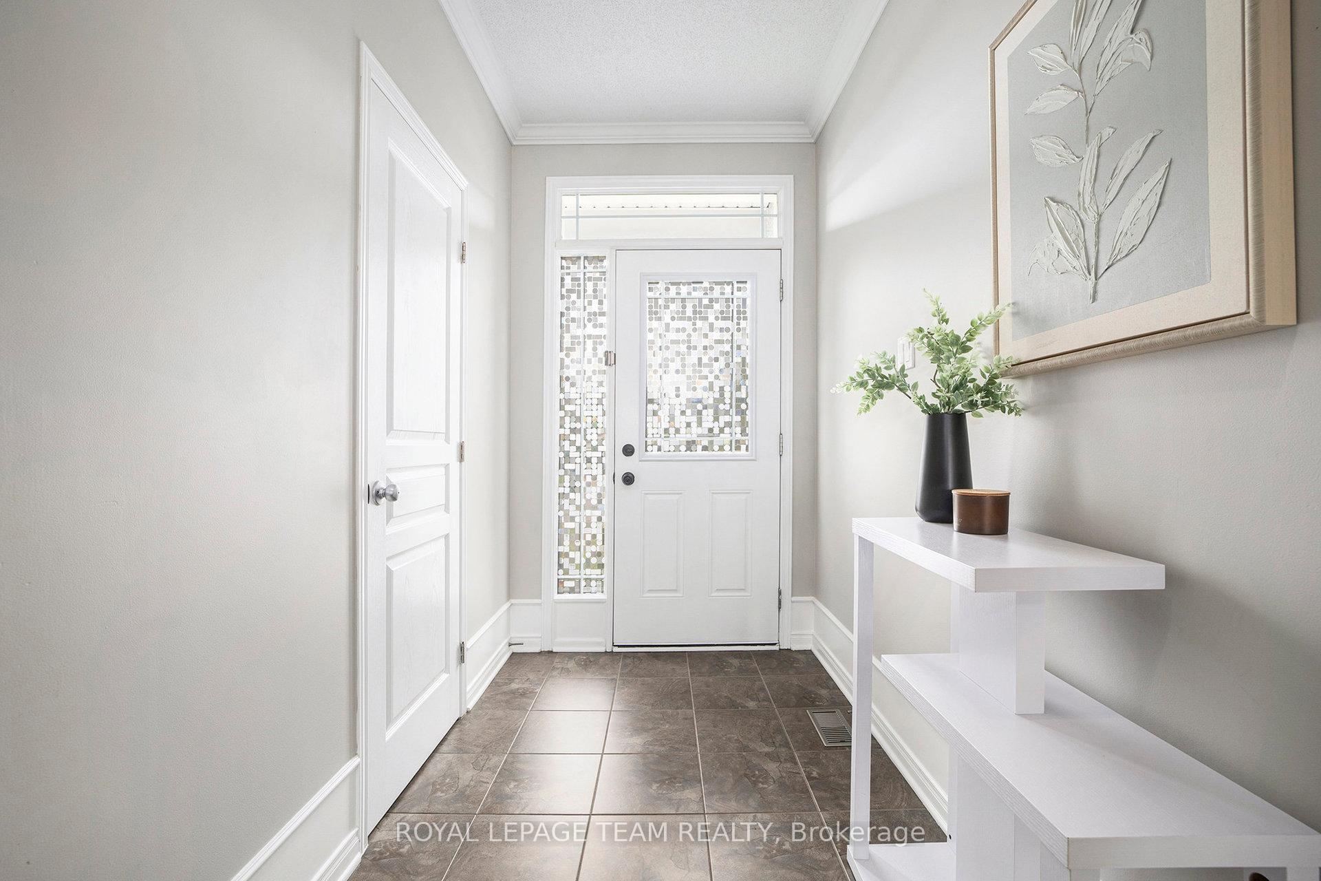 Photo 4 of 1517 Carronbridge Circle, Ottawa, Kanata - Emerald Meadows/Trailwest — HOMEH