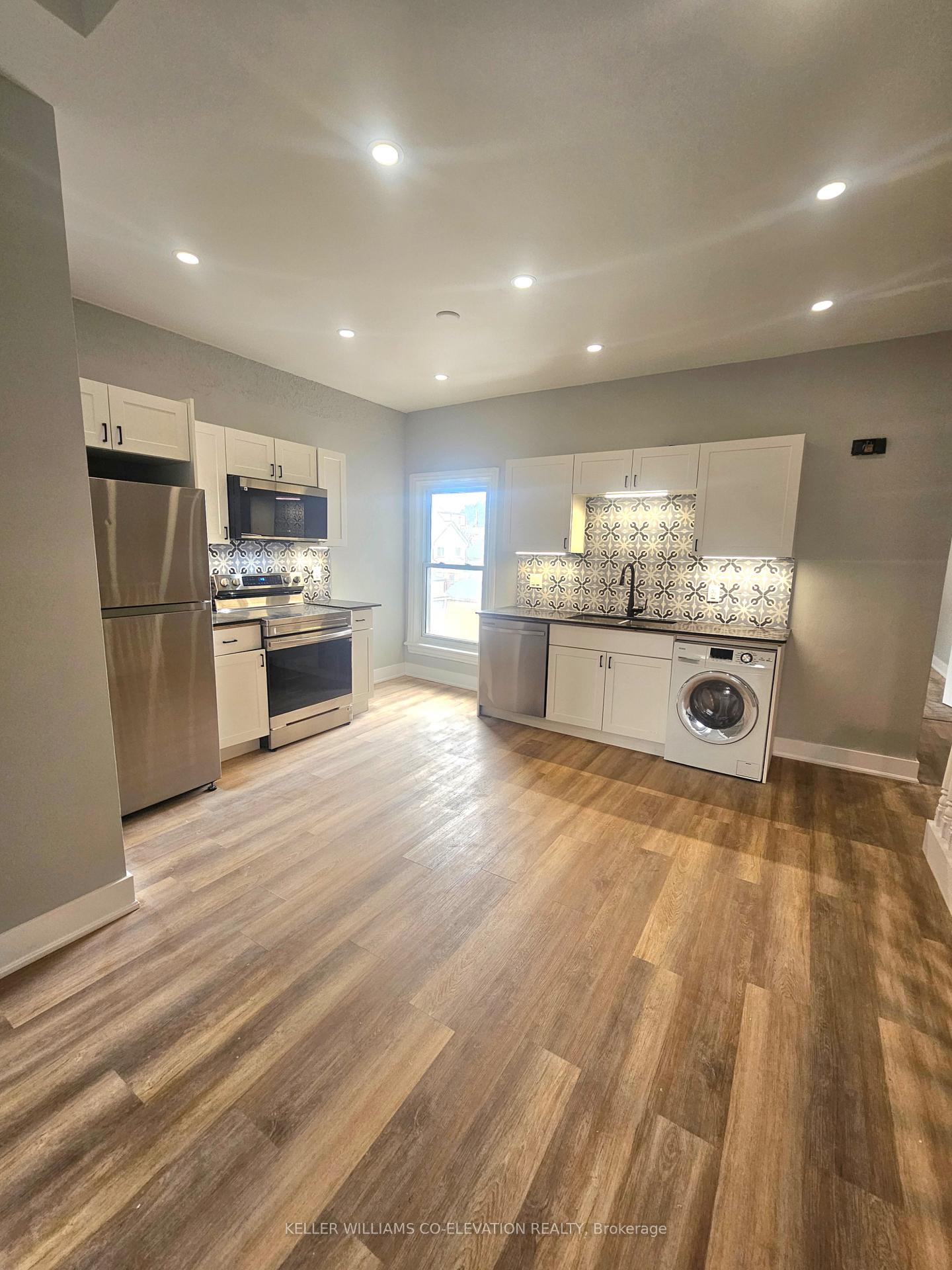 Photo 13 of 357 Barton Street E, Hamilton, Landsdale — HOMEH