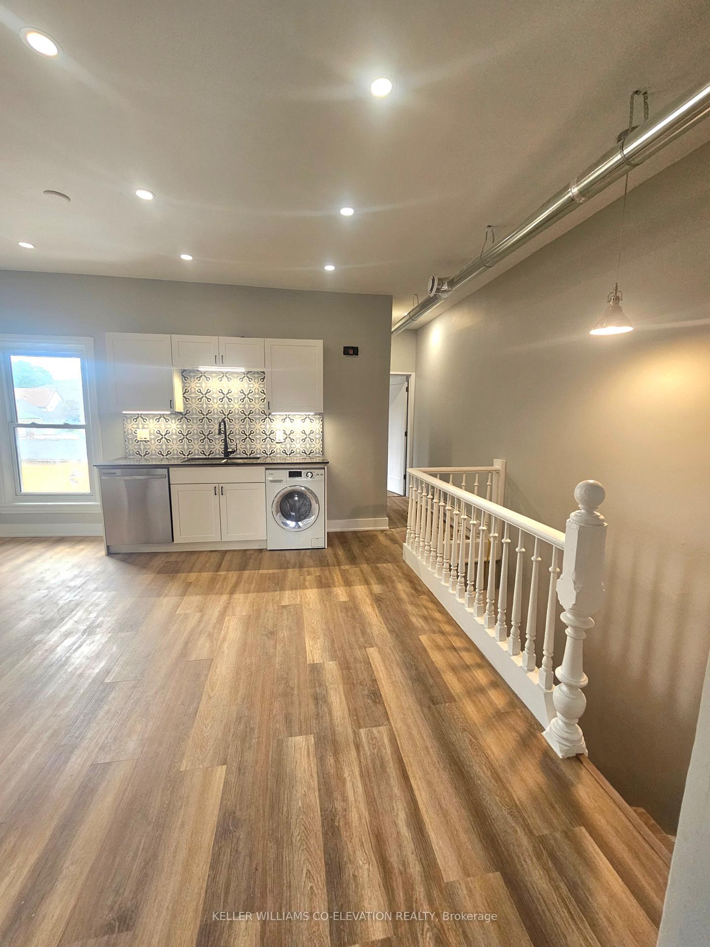 Photo 14 of 357 Barton Street E, Hamilton, Landsdale — HOMEH