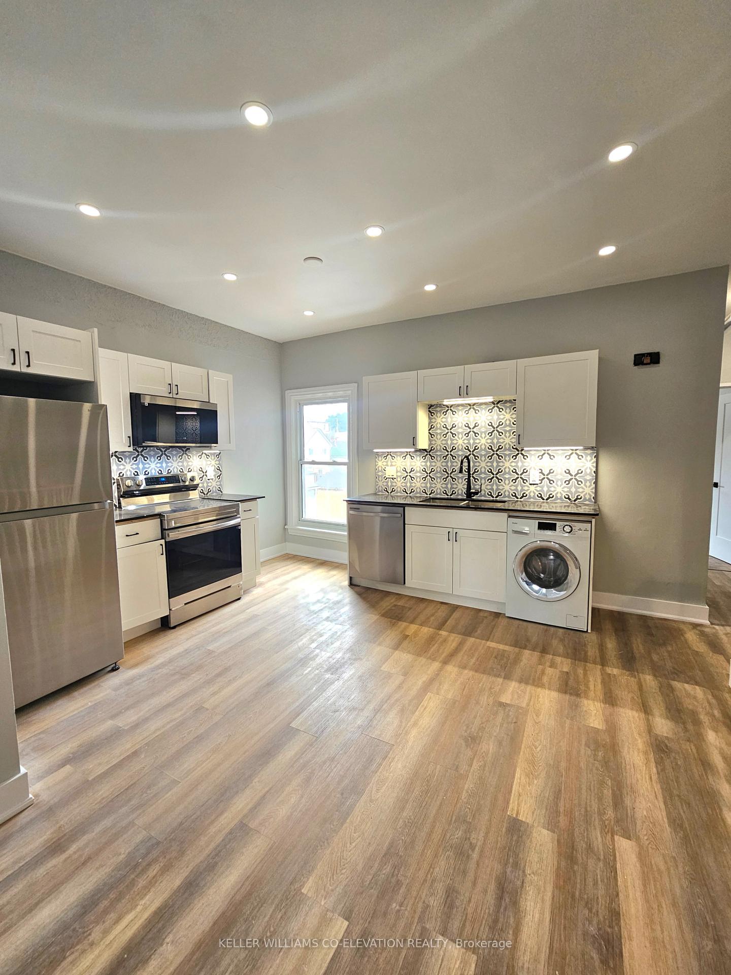 Photo 15 of 357 Barton Street E, Hamilton, Landsdale — HOMEH