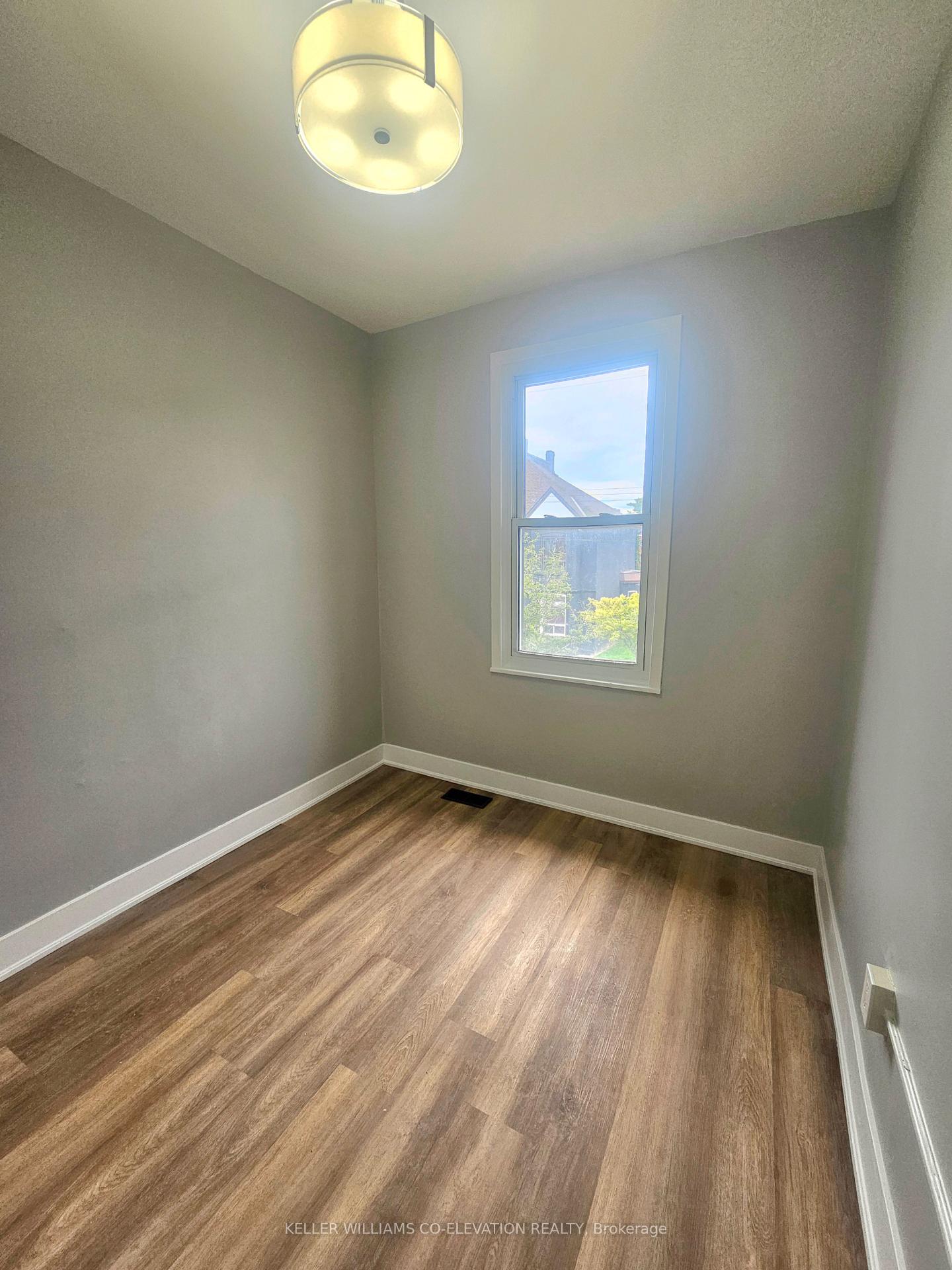 Photo 18 of 357 Barton Street E, Hamilton, Landsdale — HOMEH