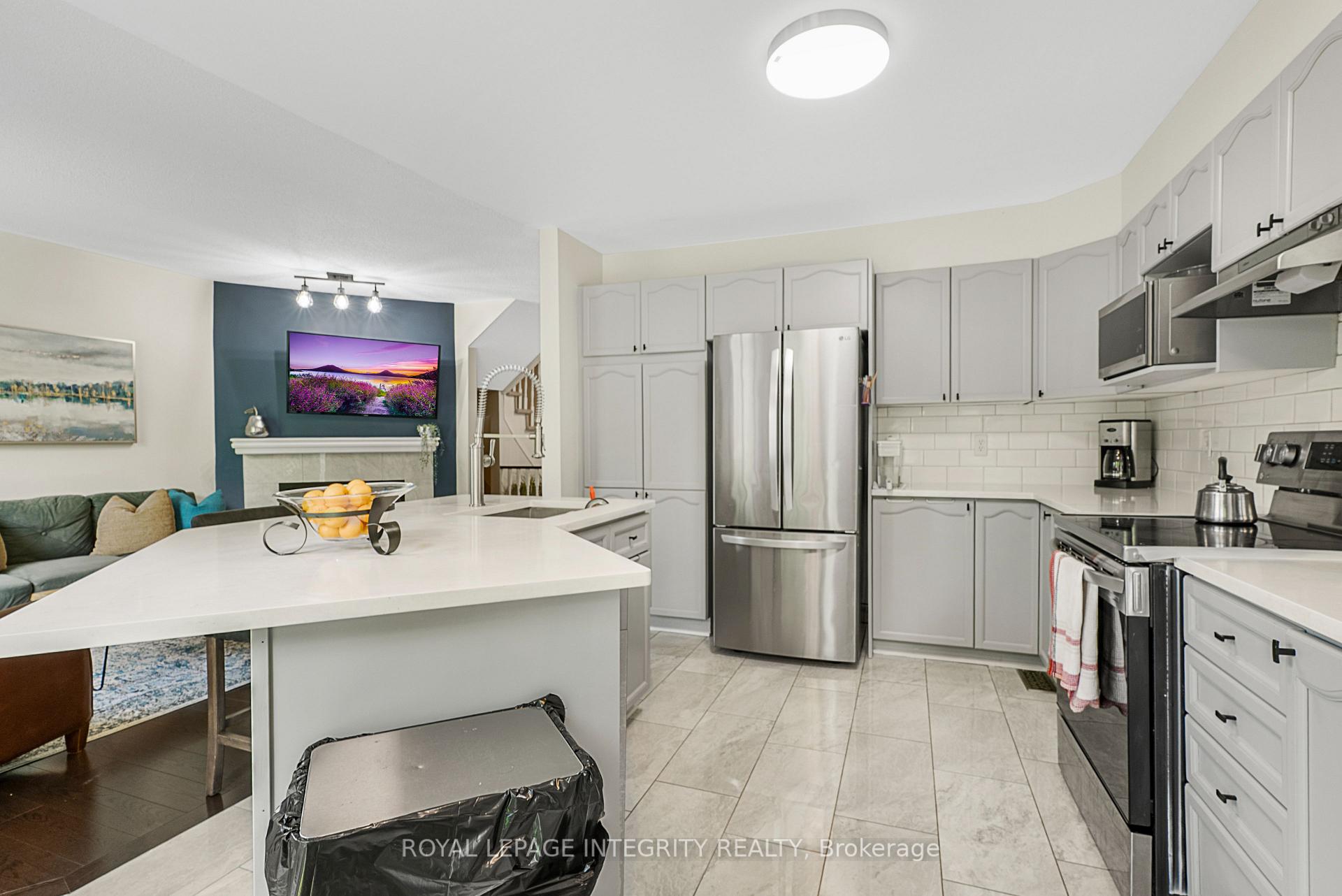 Photo 6 of 82 Blackdome Crescent, Ottawa, Kanata - Kanata Lakes/Heritage Hills — HOMEH
