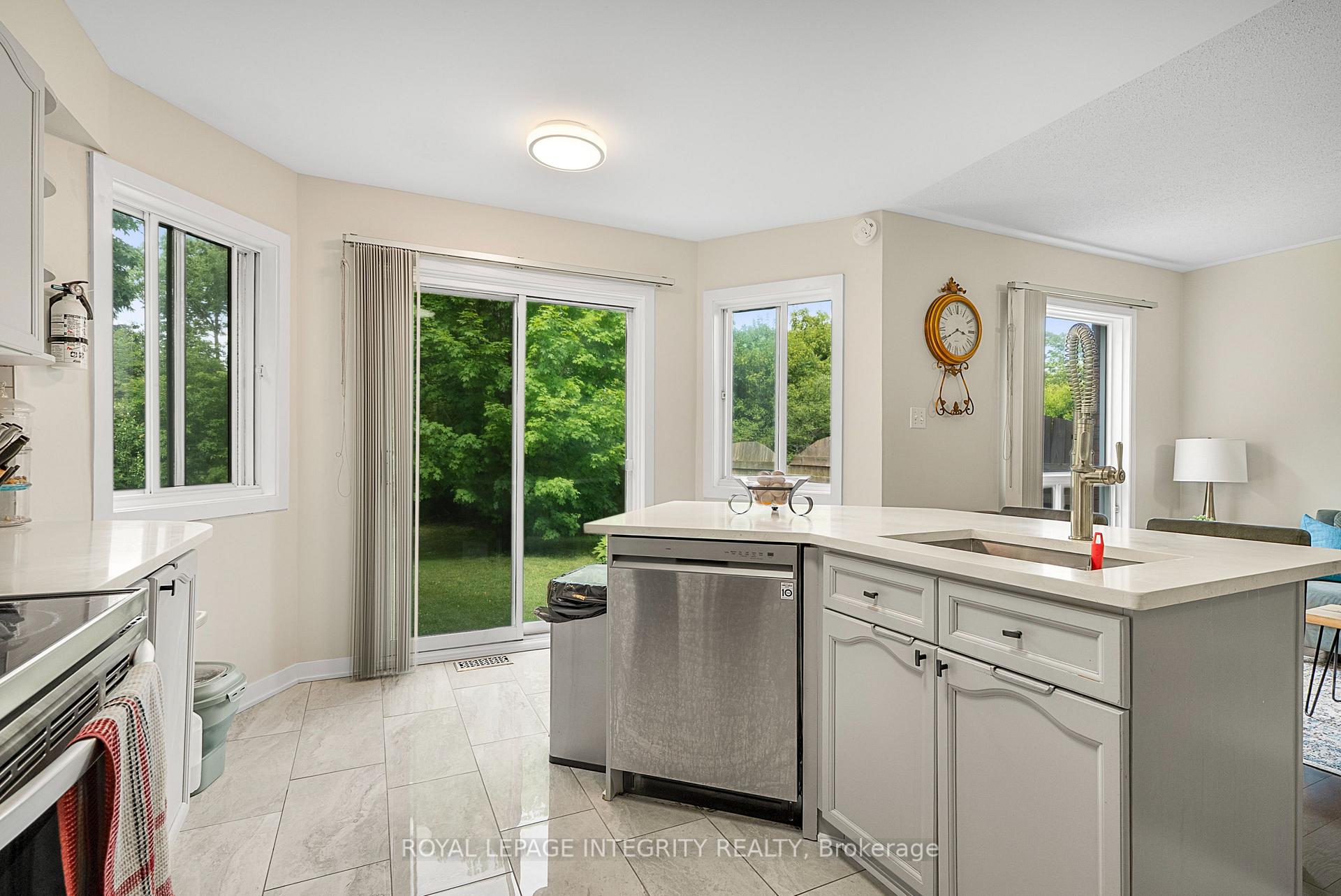 Photo 8 of 82 Blackdome Crescent, Ottawa, Kanata - Kanata Lakes/Heritage Hills — HOMEH