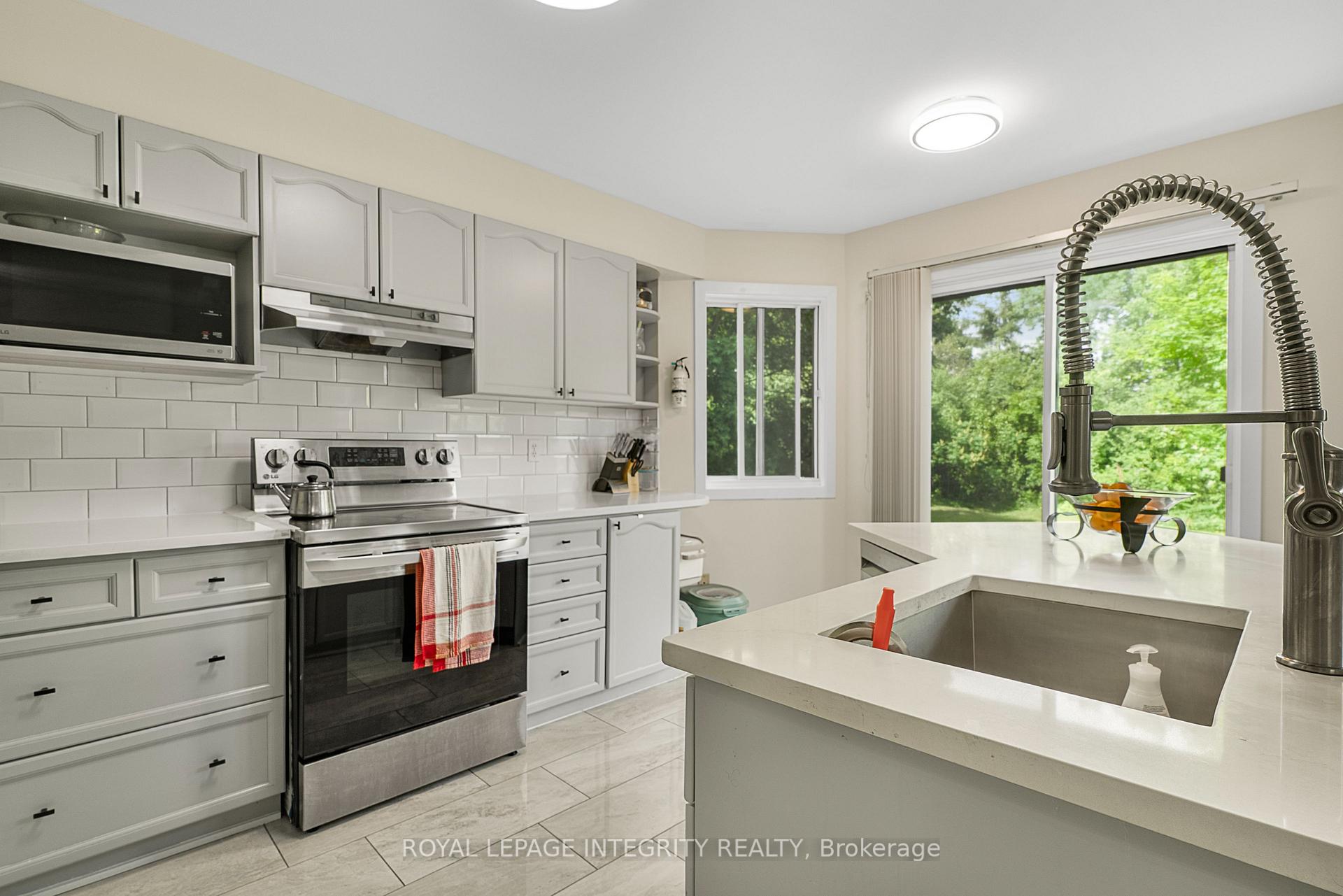 Photo 9 of 82 Blackdome Crescent, Ottawa, Kanata - Kanata Lakes/Heritage Hills — HOMEH