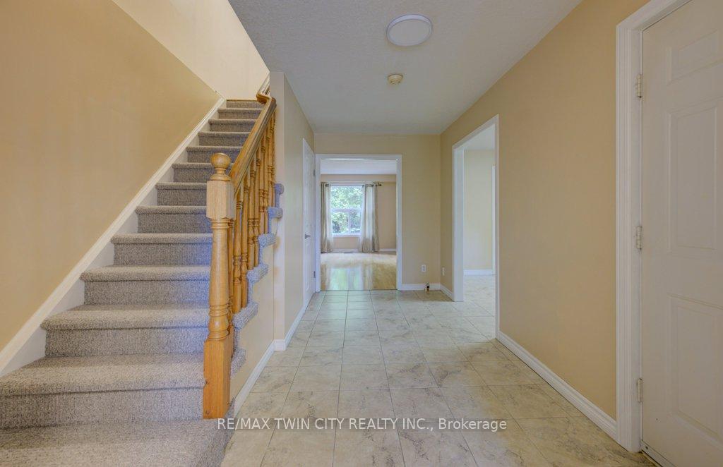 Photo 3 of 44 Northmanor Crescent, Kitchener — HOMEH