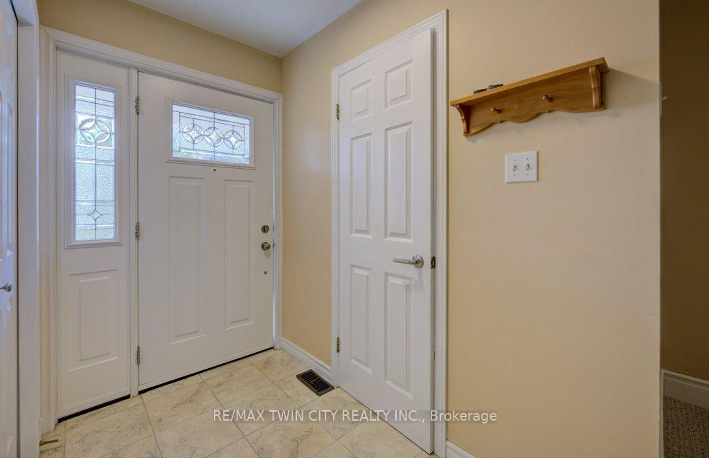 Photo 4 of 44 Northmanor Crescent, Kitchener — HOMEH