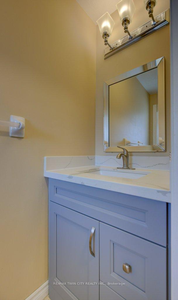 Photo 5 of 44 Northmanor Crescent, Kitchener — HOMEH