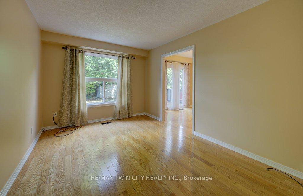 Photo 7 of 44 Northmanor Crescent, Kitchener — HOMEH