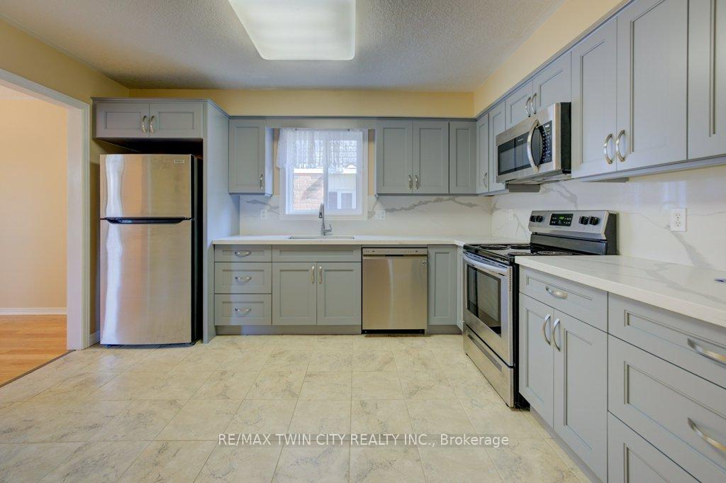 Photo 12 of 44 Northmanor Crescent, Kitchener — HOMEH